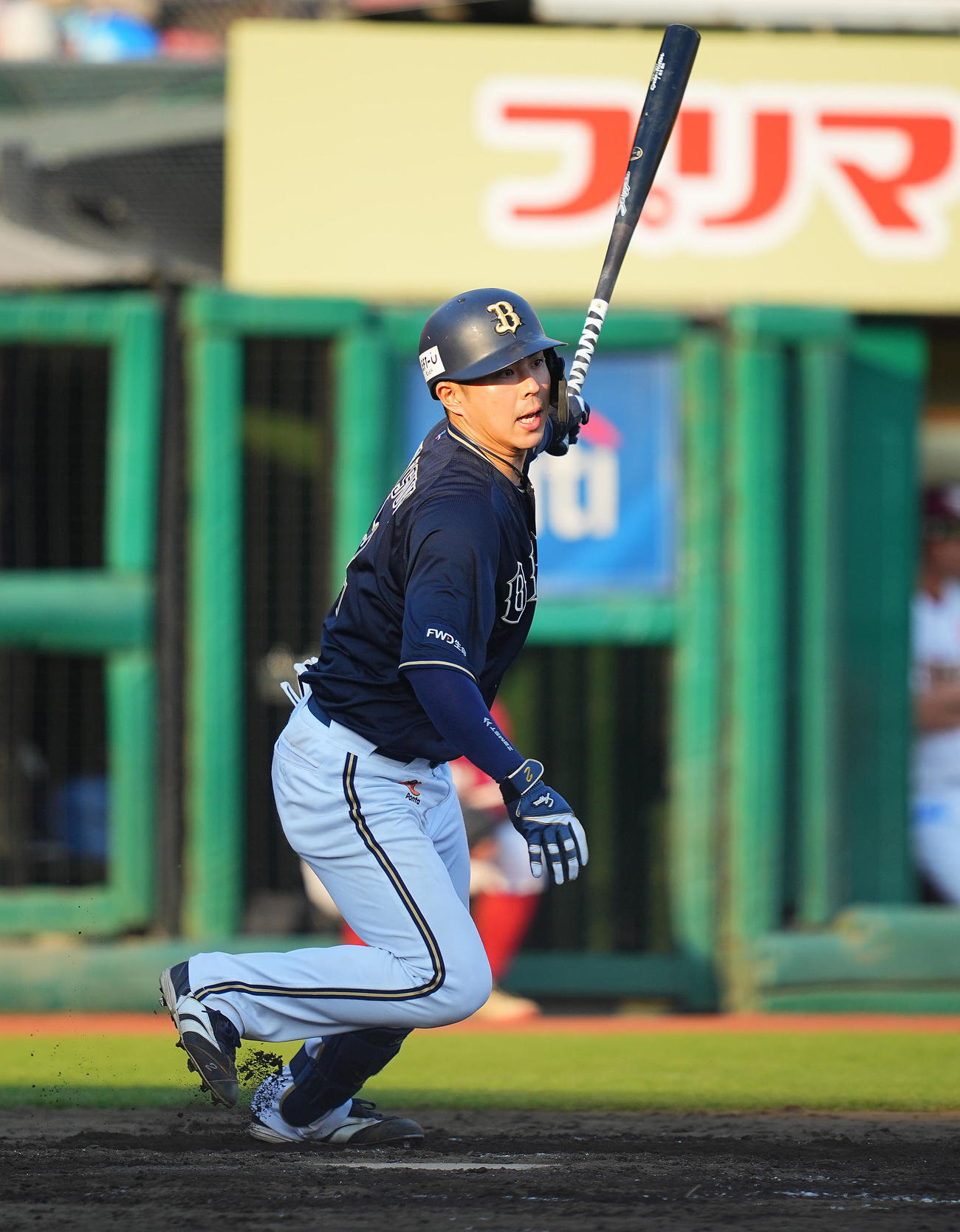 楽天対オリックス　9回表オリックス1死一、二塁、右前打を放つ若月（撮影・垰建太）