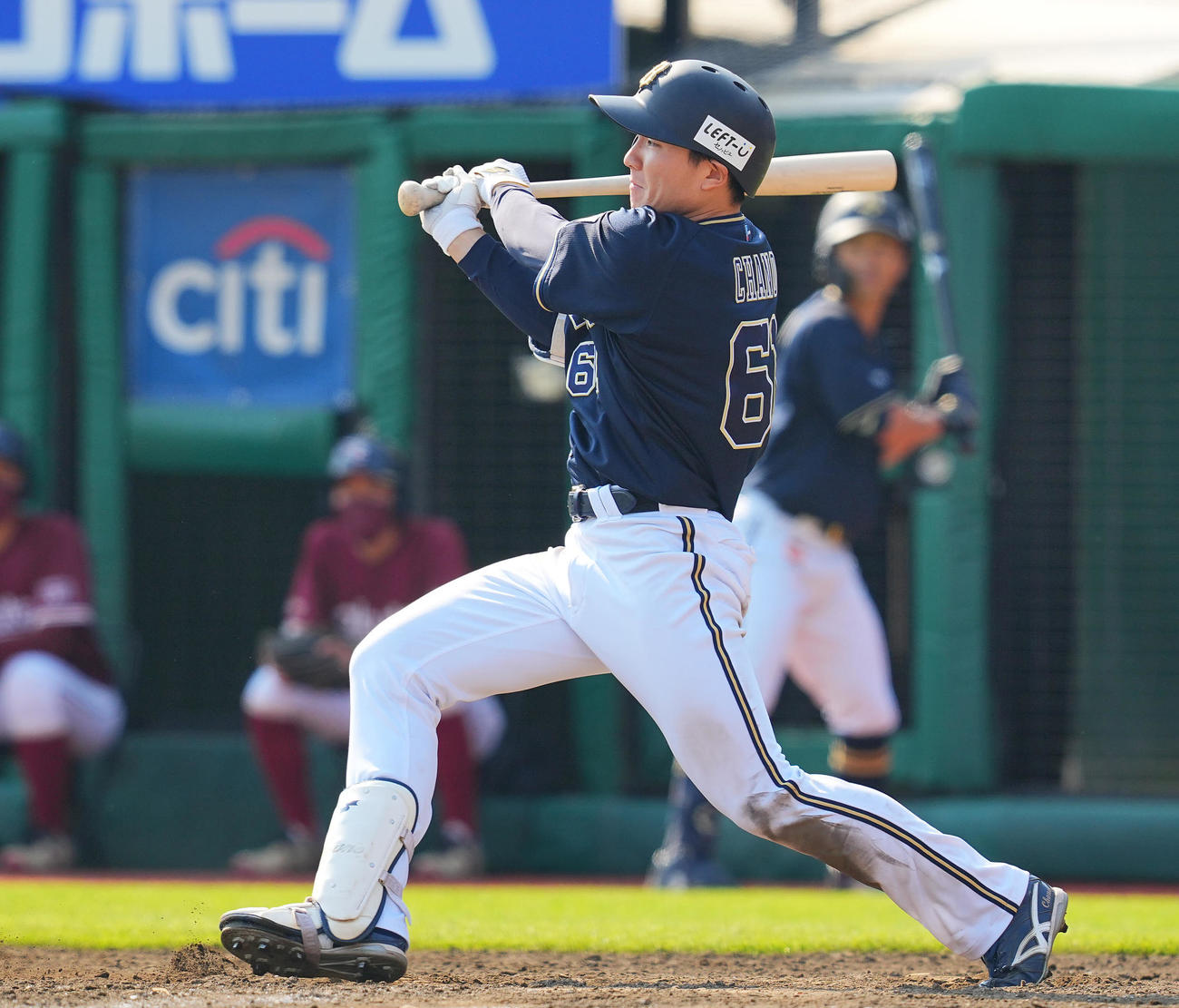 楽天対オリックス　3回表オリックス2死一、二塁、適時打を放つ茶野（撮影・垰建太）