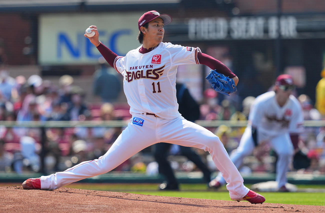 楽天対オリックス　力投する楽天先発の岸（撮影・垰建太）