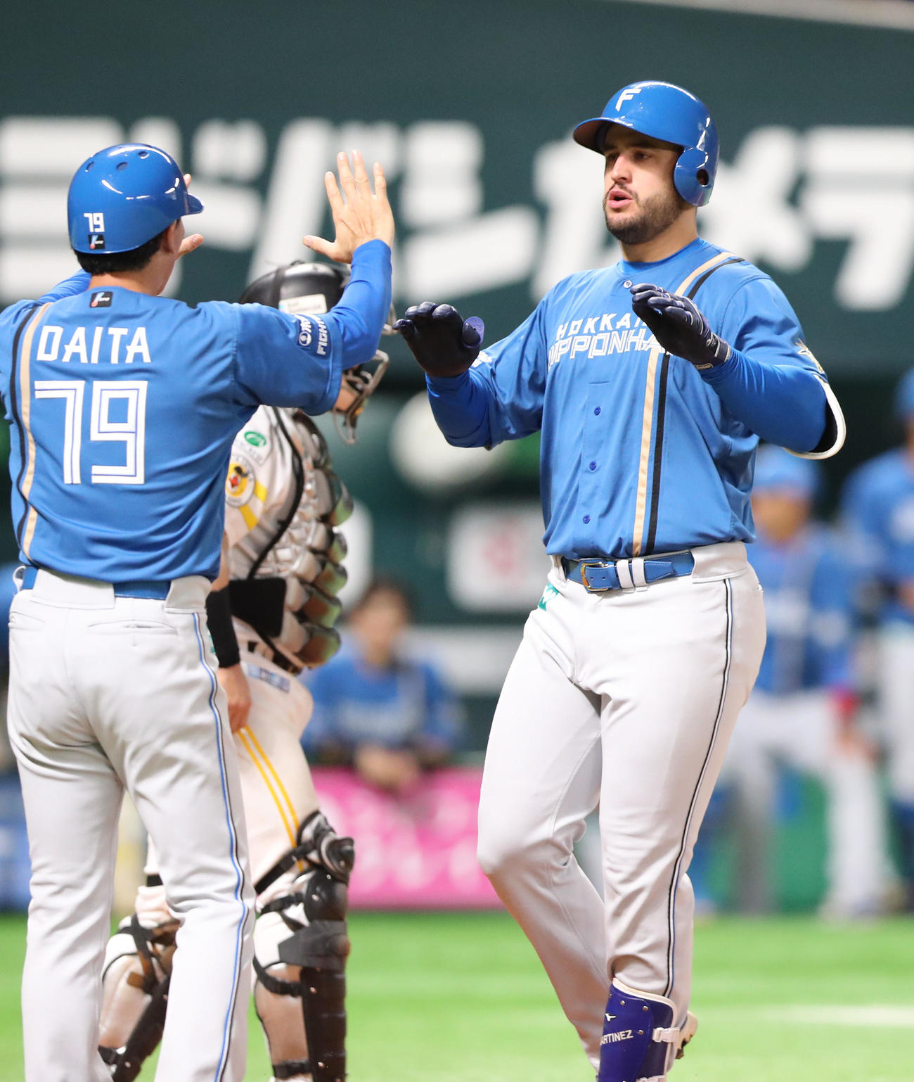 ソフトバンク対日本ハム　6回表日本ハム2死一塁、マルティネスは中越えに勝ち越しとなる2点本塁打を放つ（撮影・梅根麻紀）
