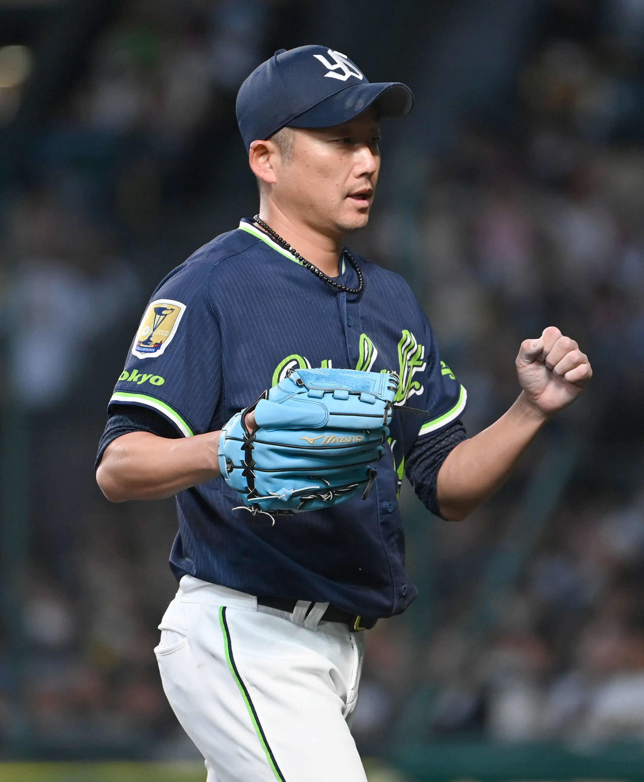 阪神対ヤクルト　3回裏2死、2死一、二塁、中野を一ゴロに抑えガッツポーズをするヤクルト石川（撮影・石井愛子）