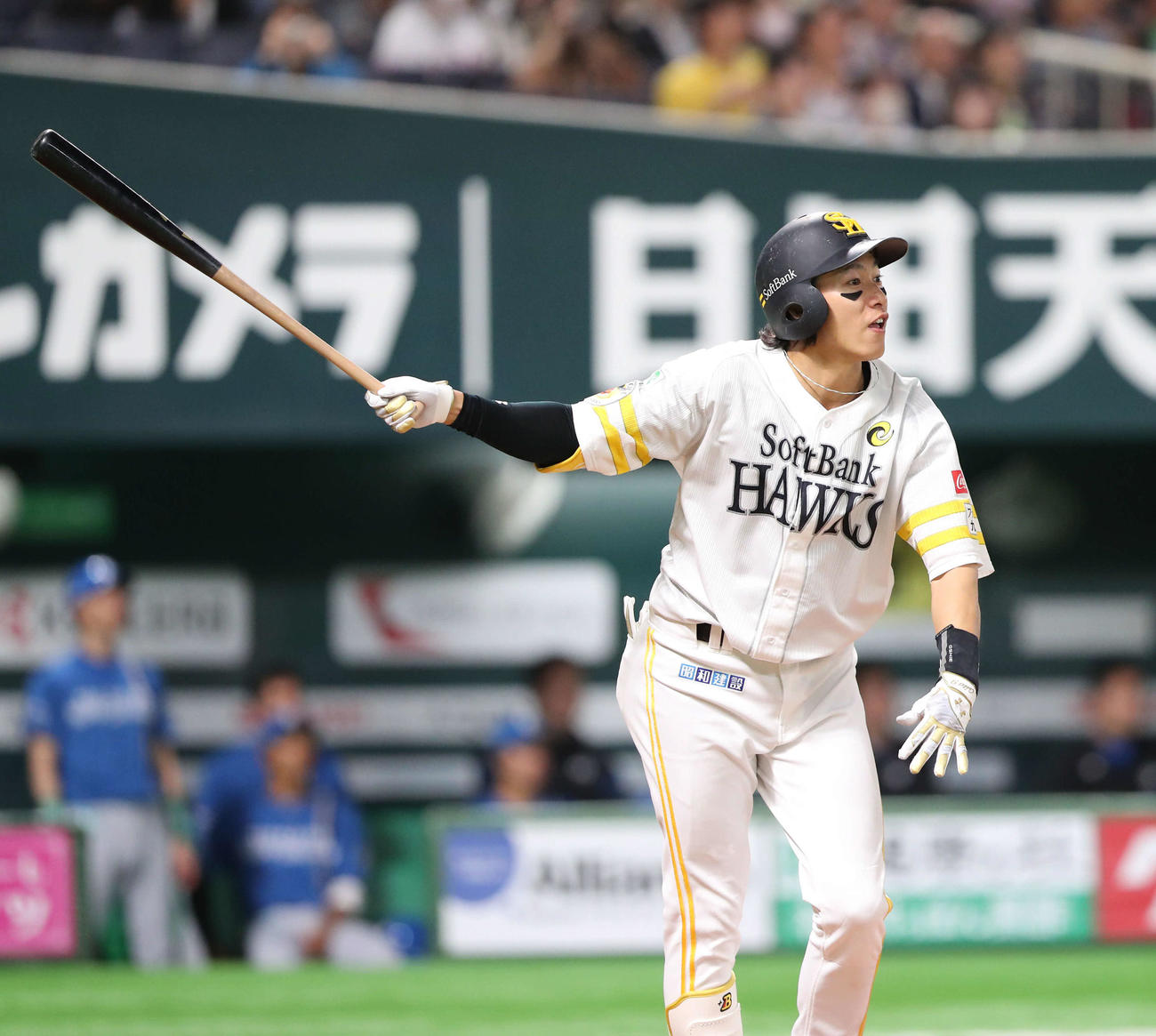 ソフトバンク対日本ハム　4回裏ソフトバンク1死二塁、柳田は右越えに適時二塁打を放つ（撮影・梅根麻紀）