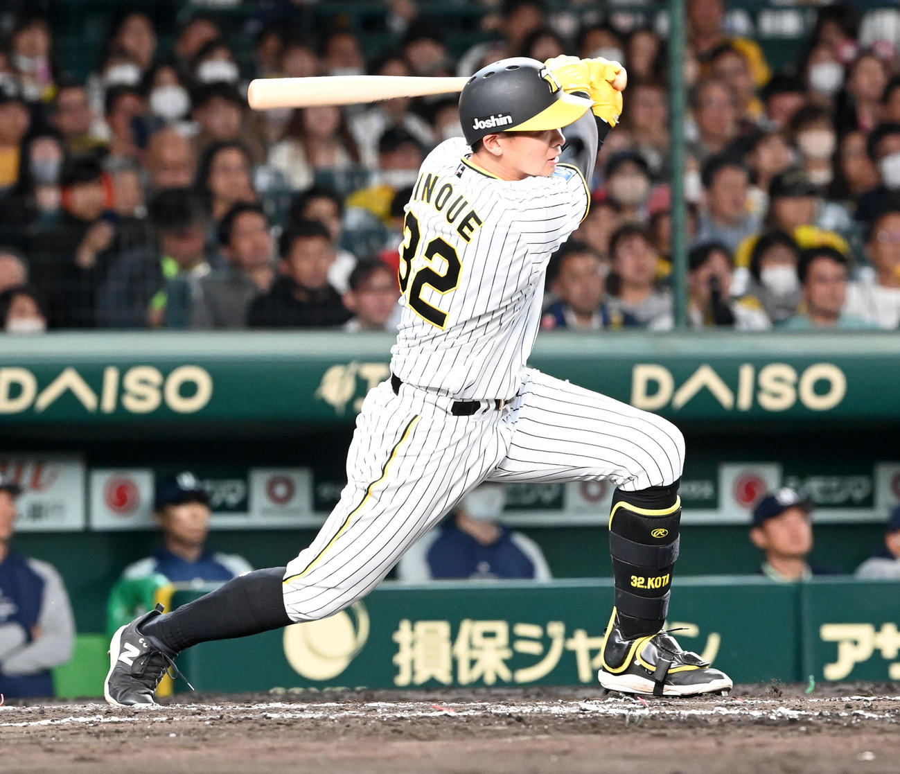 7回裏阪神1死、井上は中前打を放つ（撮影・前岡正明）