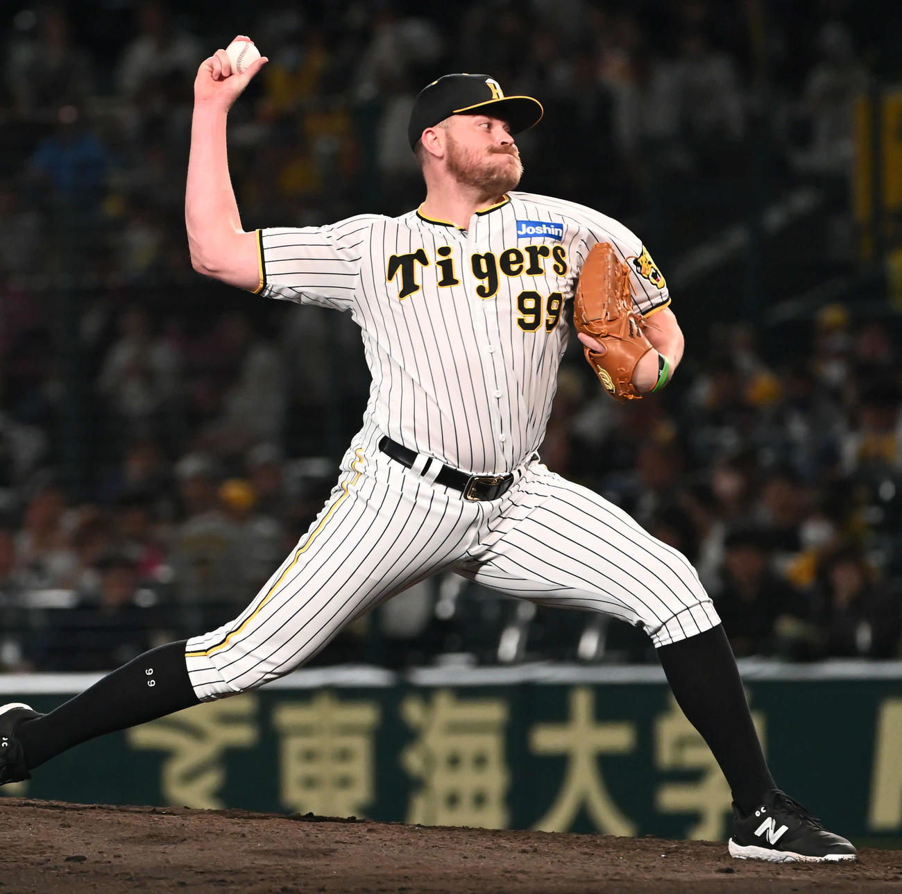 阪神対ヤクルト　阪神2番手ビーズリー（撮影・石井愛子）