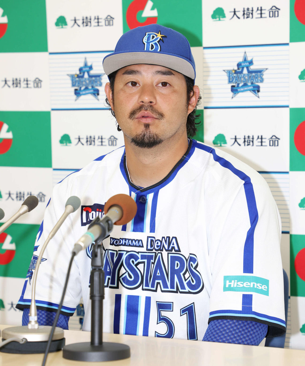 3、4月度「大樹生命月間MVP賞」を受賞し、会見で話すDeNA宮崎（撮影・宮地輝）