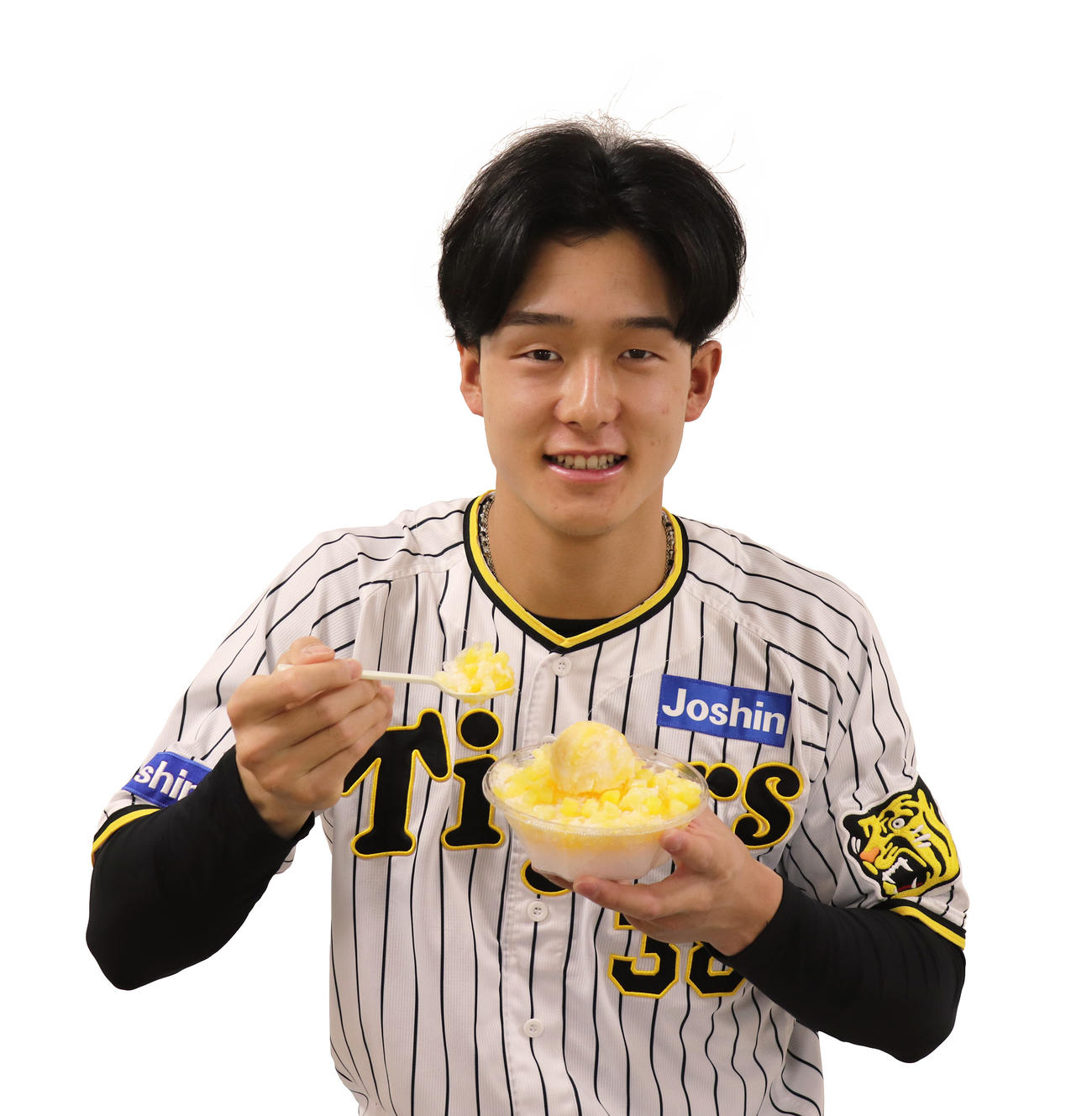 小幡選手おすすめ！「ひんやり爽快！マンゴー×パインかき氷」（阪神甲子園球場提供）