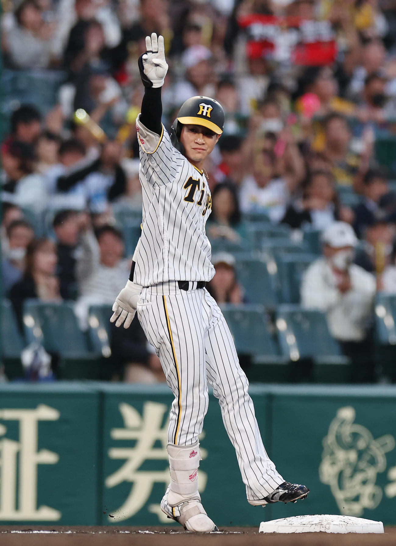 2回裏阪神1死三塁、右中間へ適時三塁打を放った木浪（撮影・前田充）