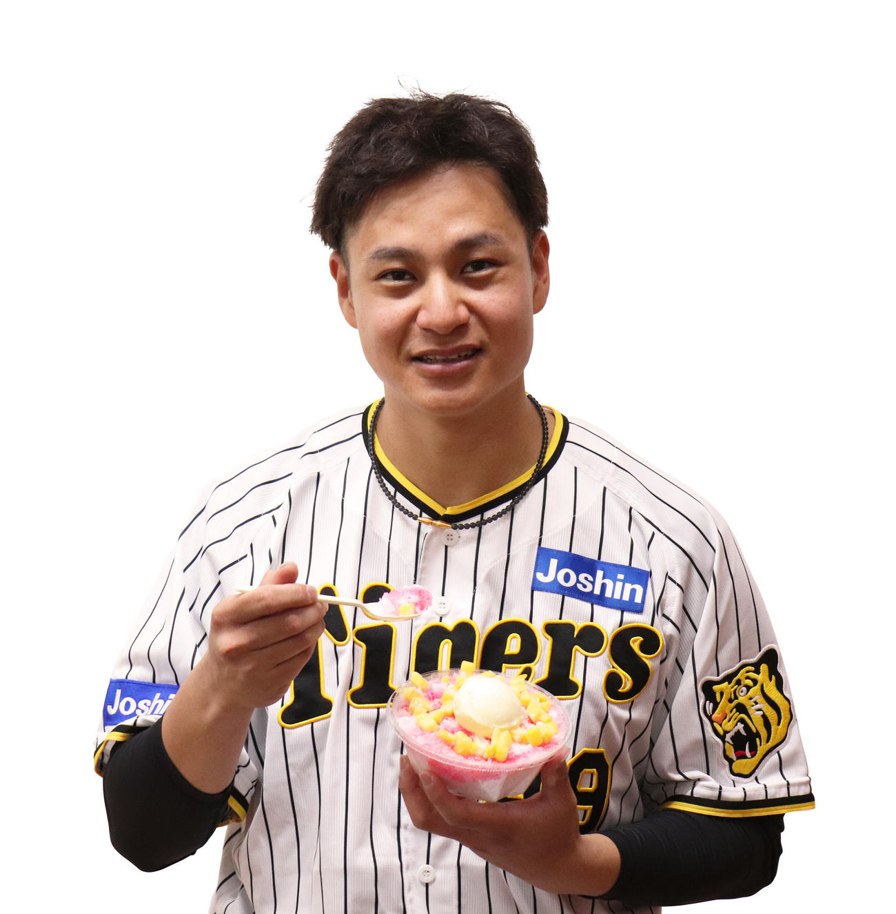大竹選手おすすめ！「彩り豊かなバニライチゴ×マンゴーかき氷」（阪神甲子園球場提供）