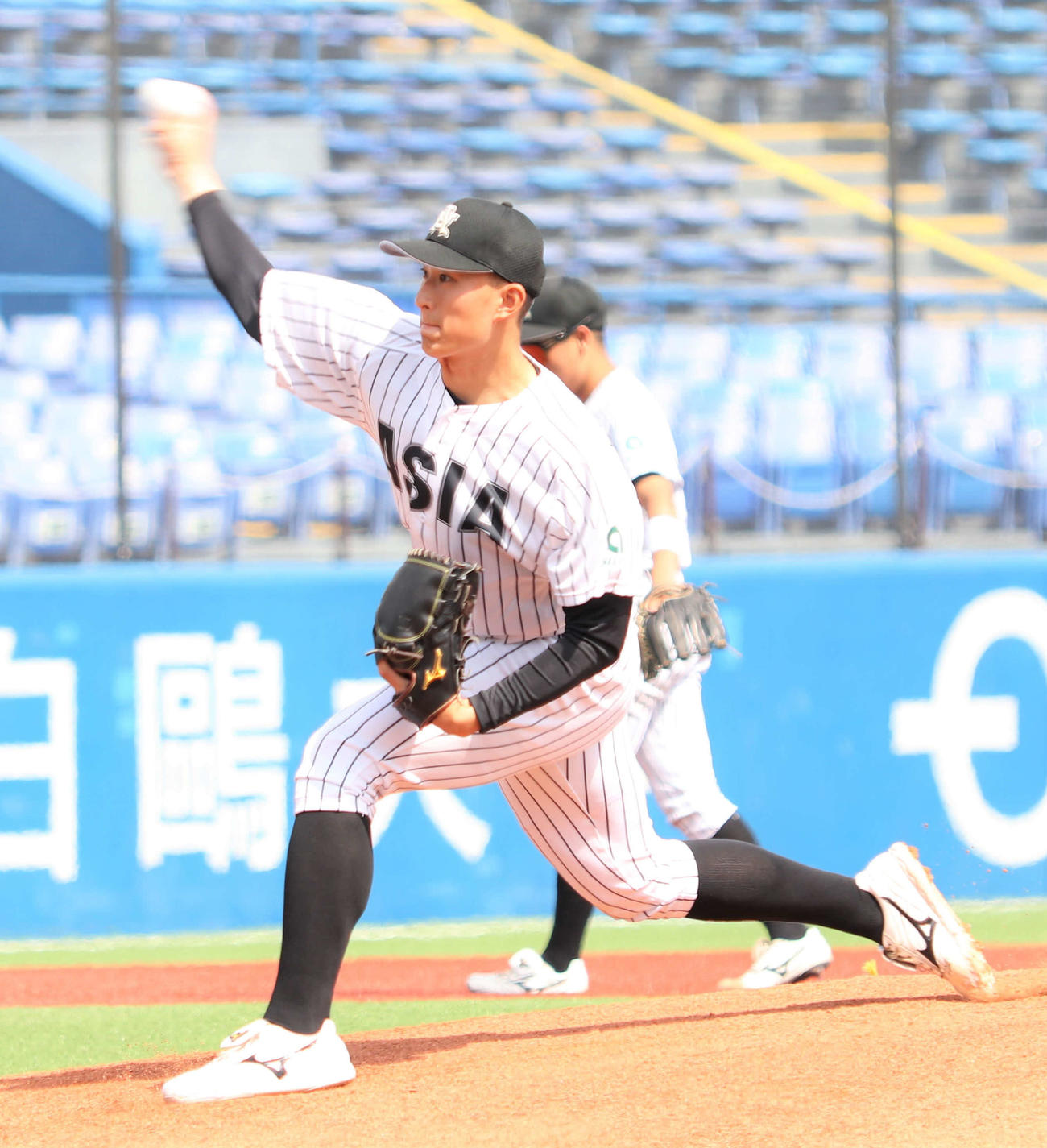 亜大対駒大　亜大先発の斉藤（撮影・玉利朱音）