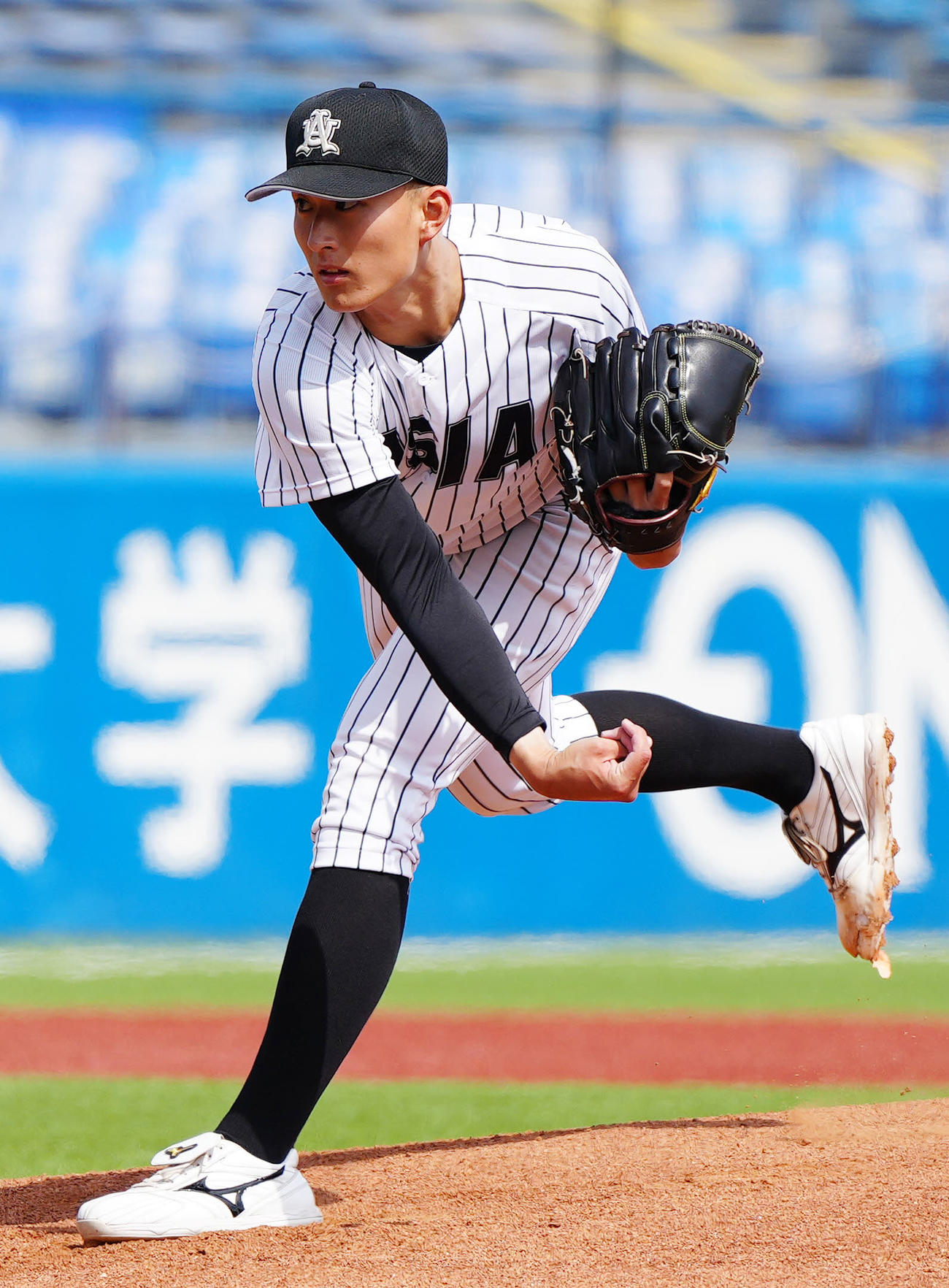 駒大対亜大　亜大先発の斉藤（撮影・江口和貴）