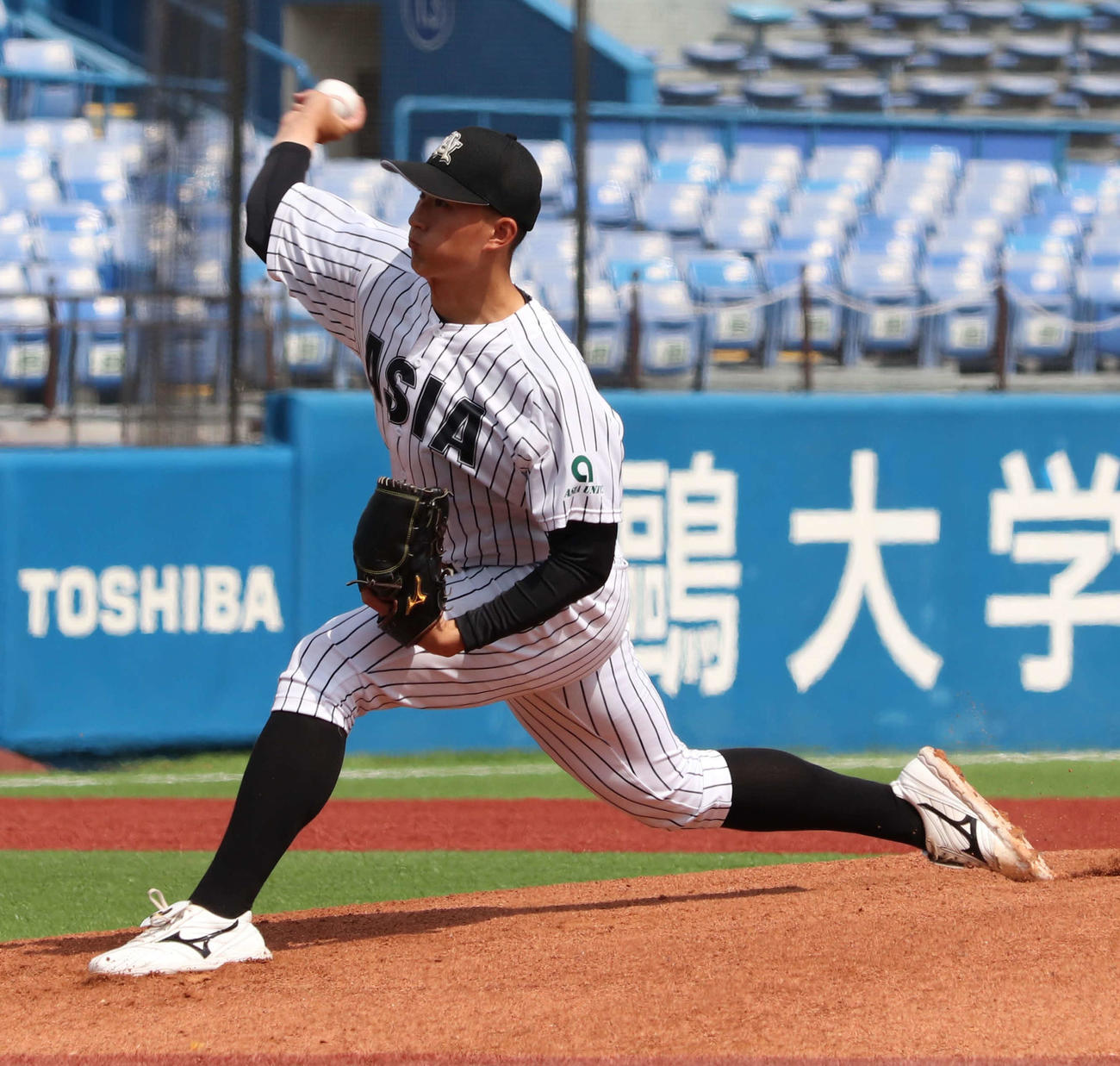 駒大対亜大　亜大先発の斉藤（撮影・佐瀬百合子）