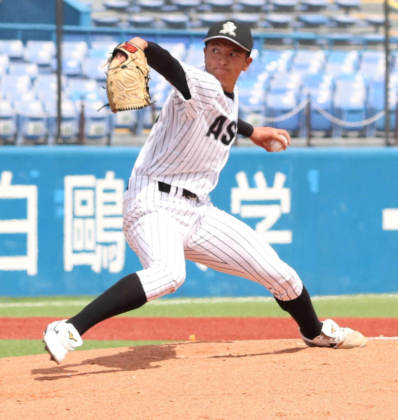 駒大対亜大　亜大2番手の岩本（撮影・佐瀬百合子）