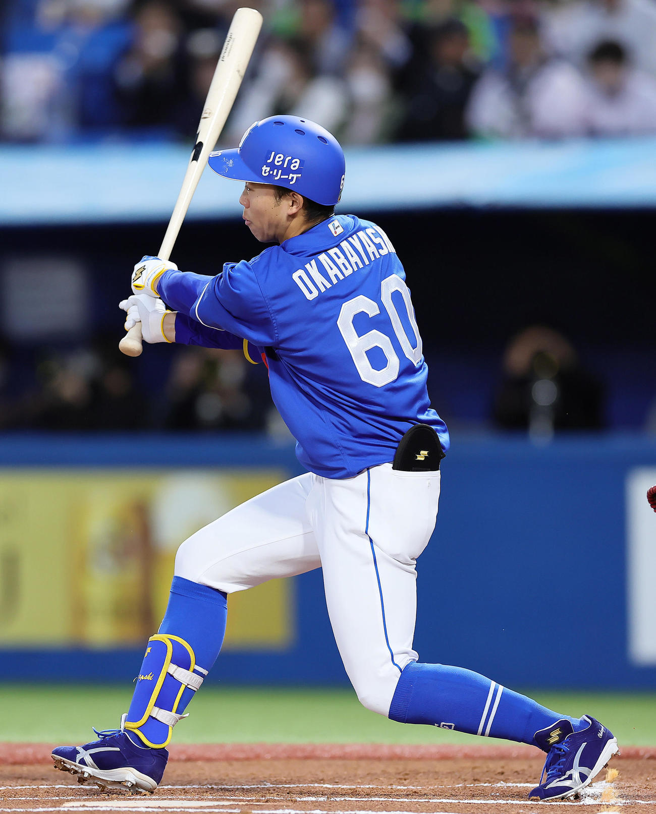 ヤクルト対中日1回表中日無死二塁、岡林はプロ初本塁打となる右越え2点本塁打を放つ（撮影・足立雅史）