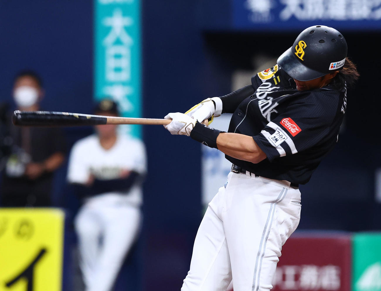 オリックス対ソフトバンク　4回表ソフトバンク無死、柳田が右中間に本塁打を放つ（撮影・藤尾明華）