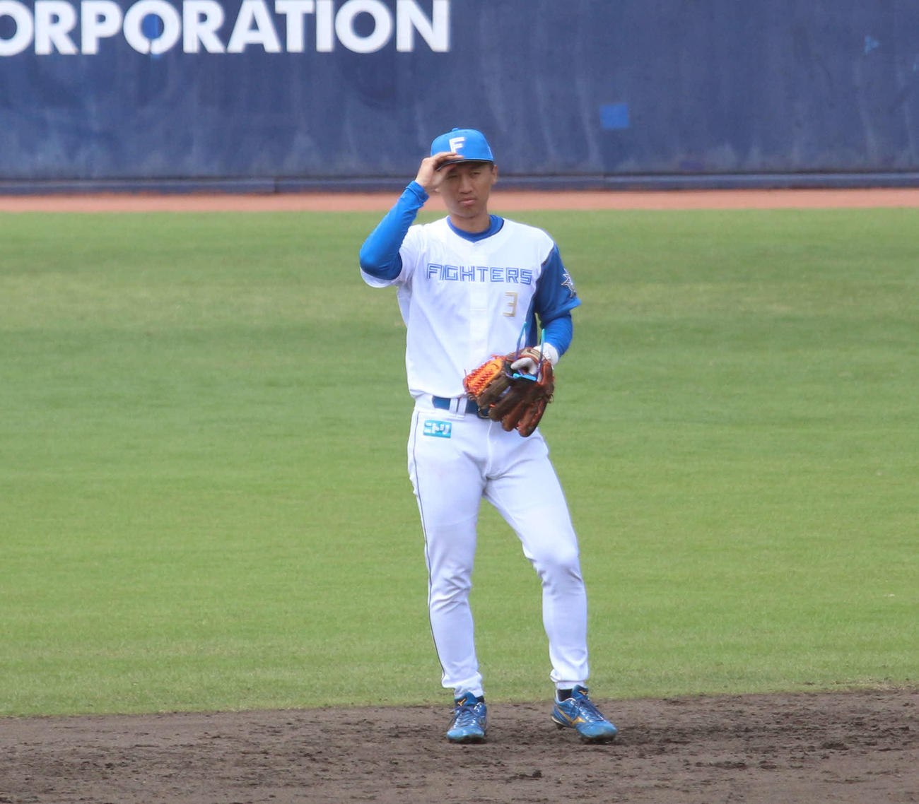 日本ハム対ロッテ　7番二塁でフル出場した日本ハム加藤豪（撮影・木下大輔）