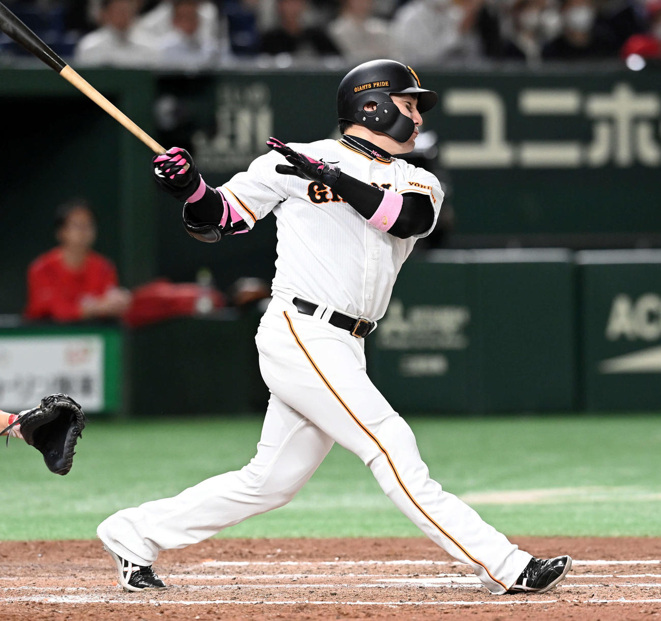 巨人対広島　6回裏巨人無死二塁、右越えに勝ち越しの2点本塁打を放つ丸（撮影・たえ見朱実）