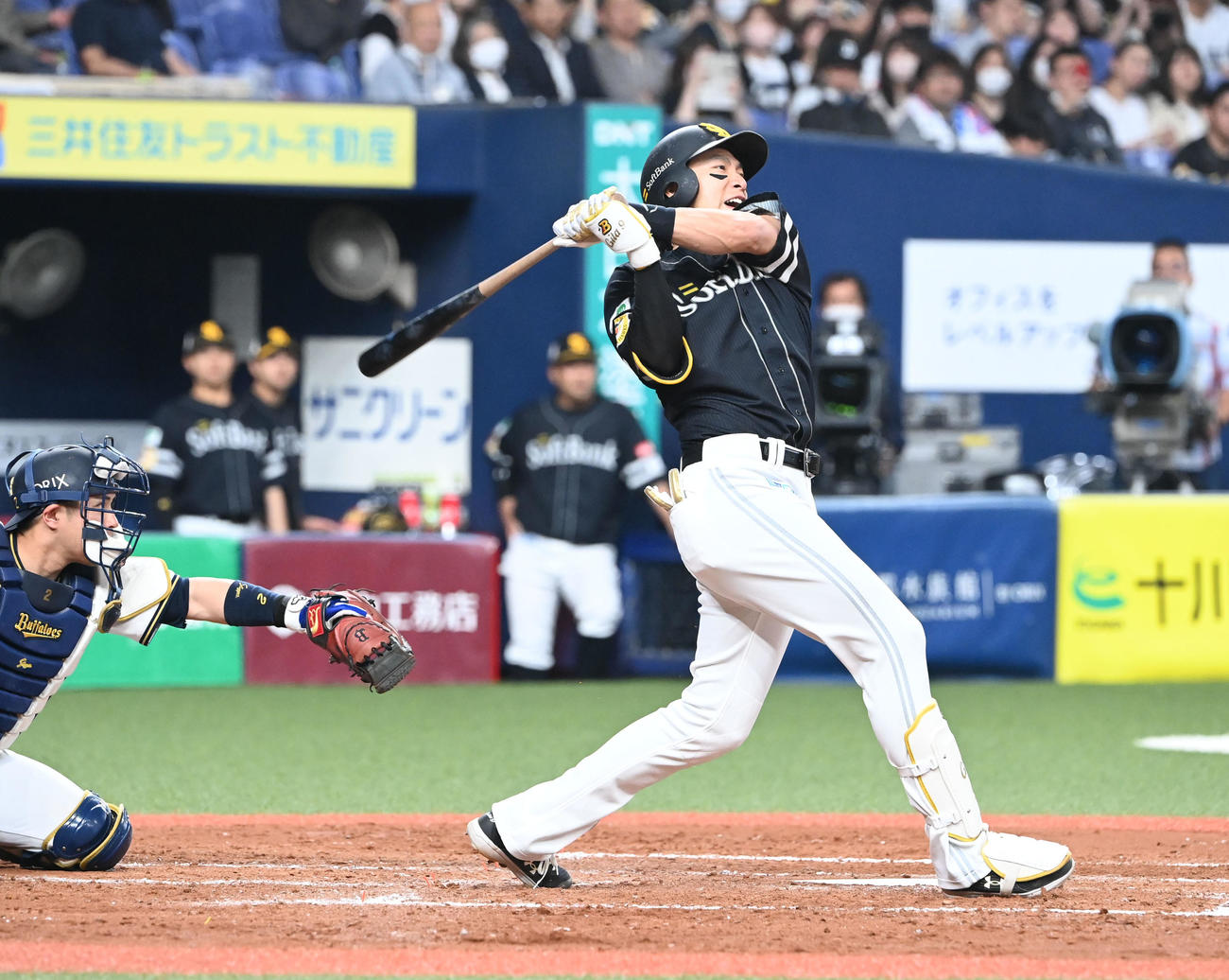 オリックス対ソフトバンク　4回表ソフトバンク無死、右越え本塁打を放つ柳田（撮影・和賀正仁）