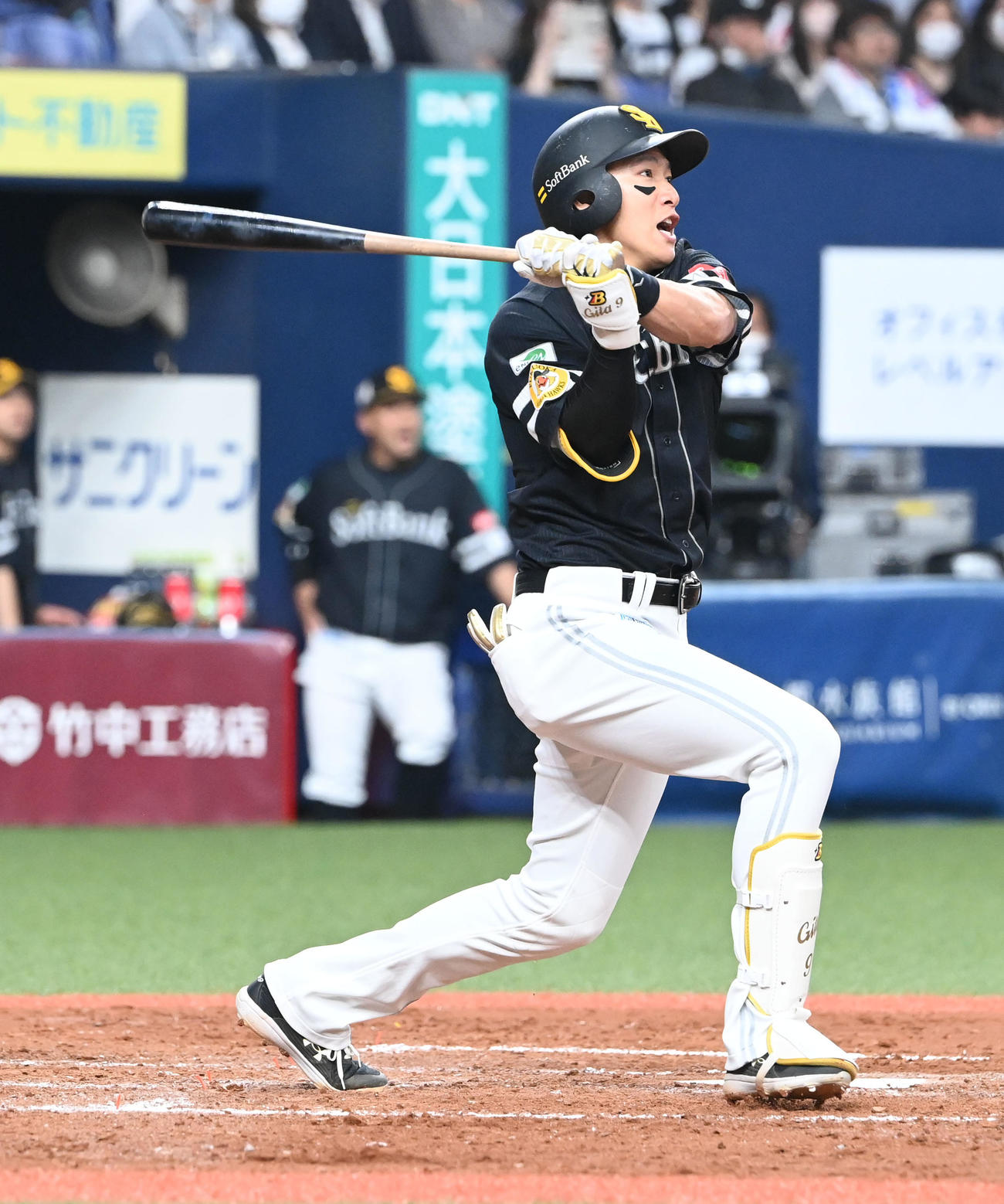 オリックス対ソフトバンク　4回表ソフトバンク無死、右越え本塁打を放つ柳田（撮影・和賀正仁）