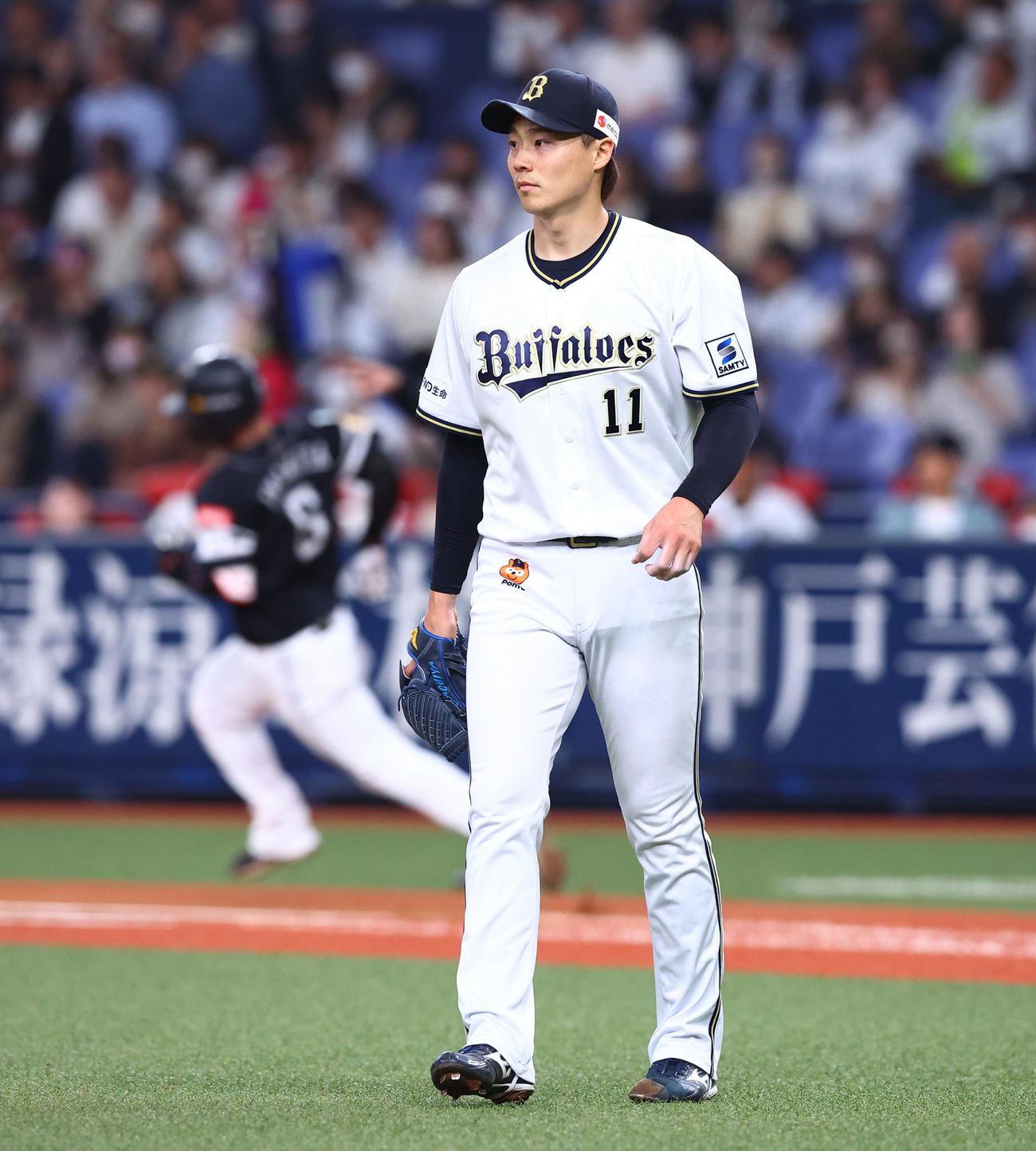オリックス対ソフトバンク　2回表ソフトバンク1死三塁、今宮健太（左）に適時二塁打を許すオリックス山崎福（撮影・藤尾明華）