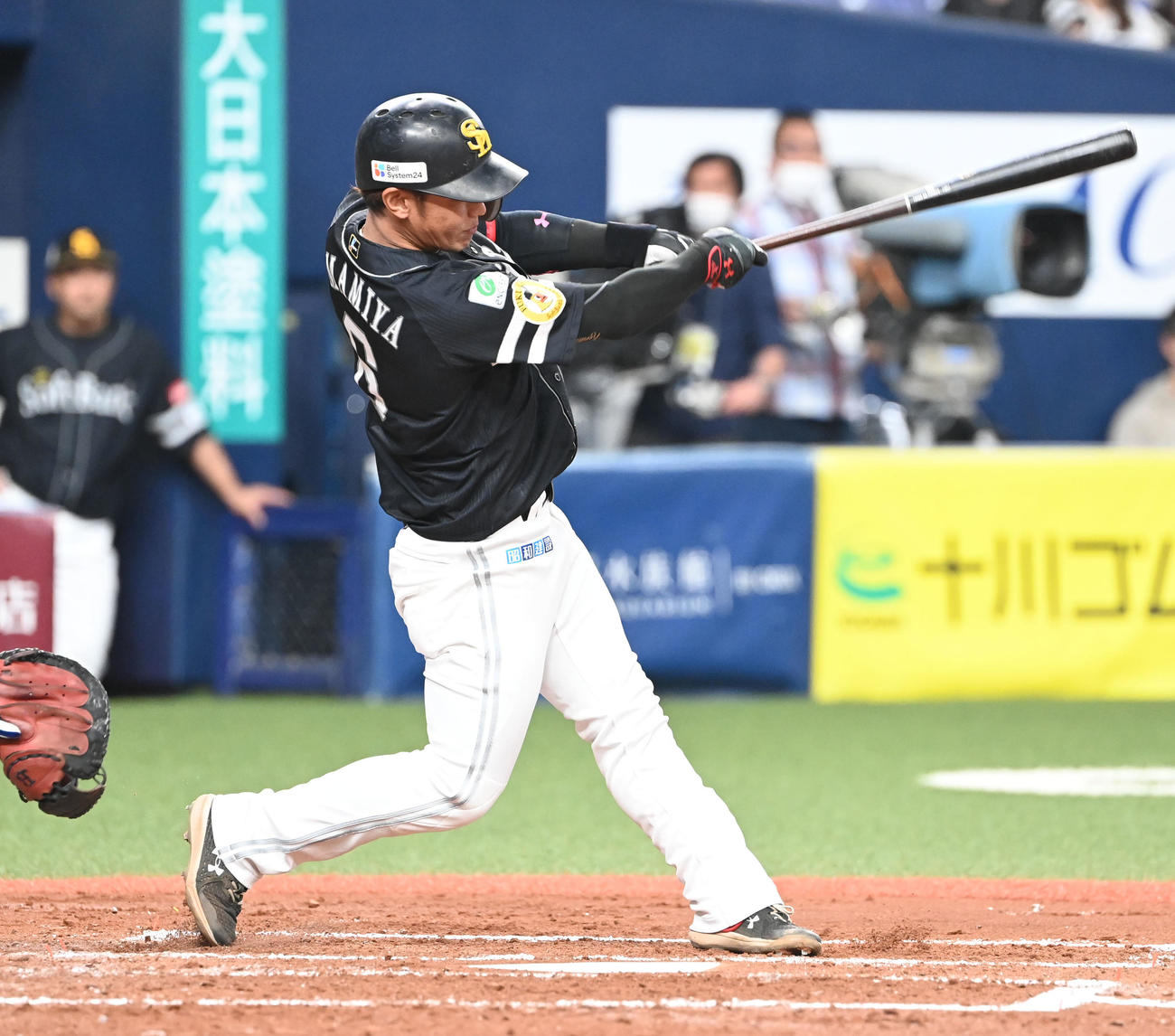 オリックス対ソフトバンク　2回表ソフトバンク1死三塁、左越え適時二塁打を放つ今宮（撮影・和賀正仁）