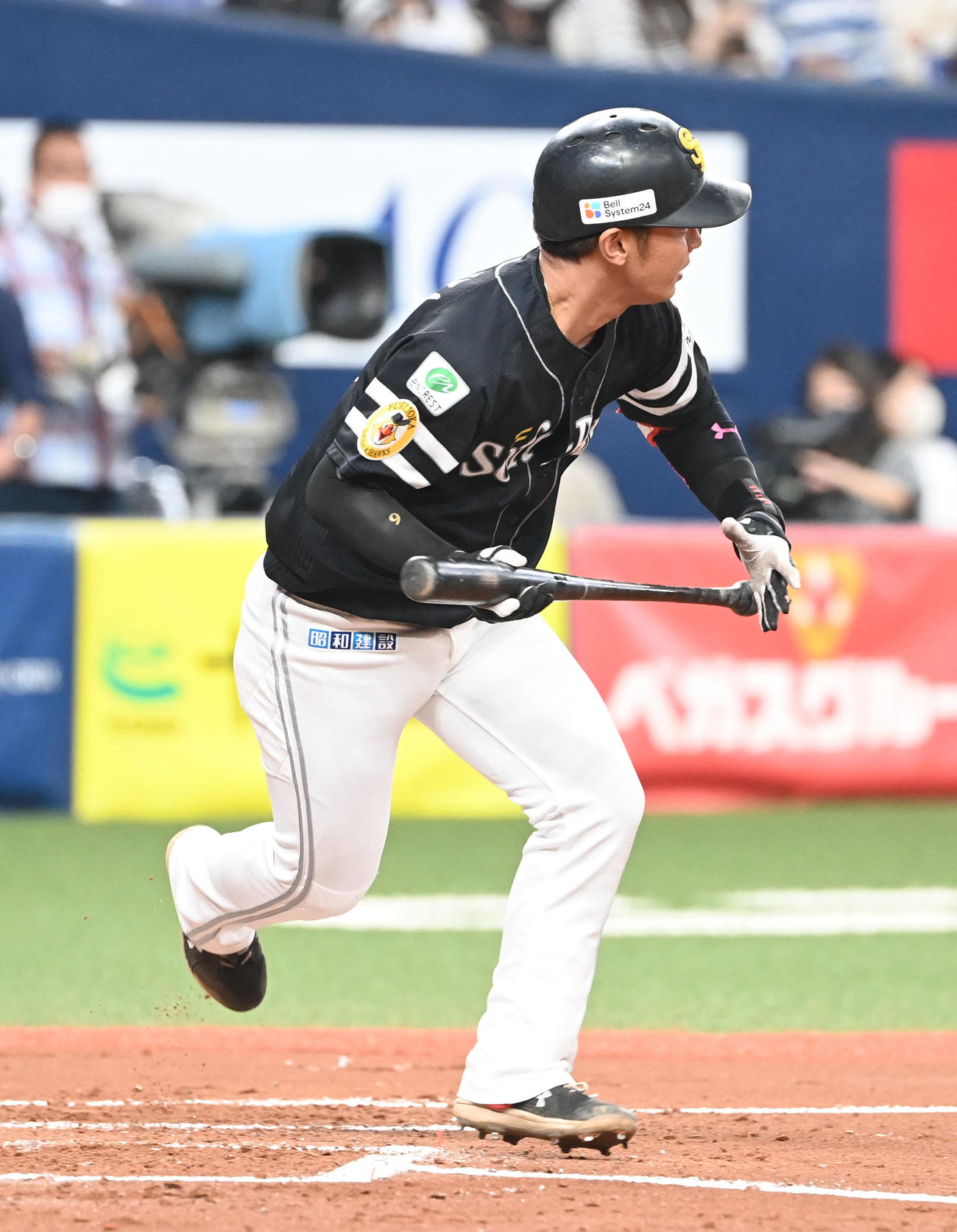 オリックス対ソフトバンク　2回表ソフトバンク1死三塁、左越え適時二塁打を放つ今宮（撮影・和賀正仁）