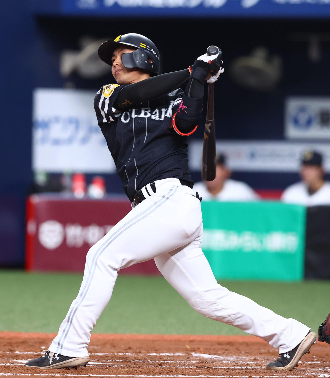 オリックス対ソフトバンク　2回表ソフトバンク1死三塁、今宮は左越え適時二塁打を放つ（撮影・藤尾明華）