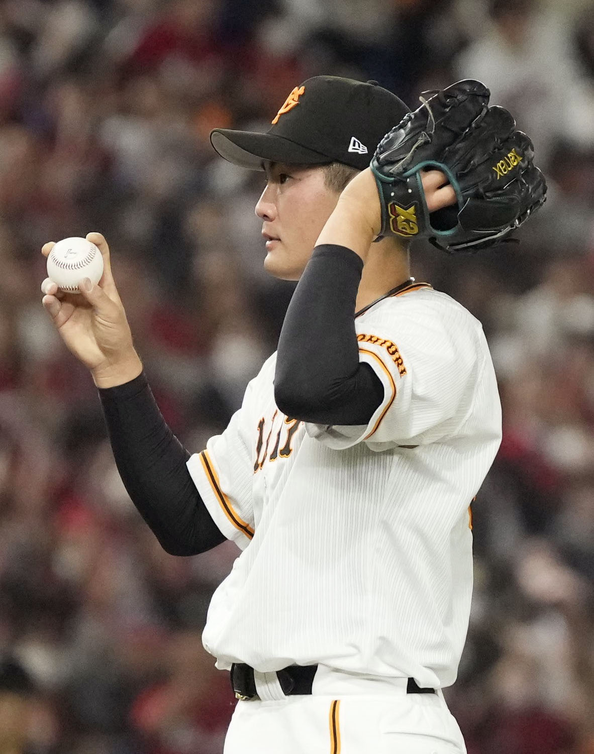巨人対広島　10回、坂倉に勝ち越し打を打たれた巨人・菊地（共同）