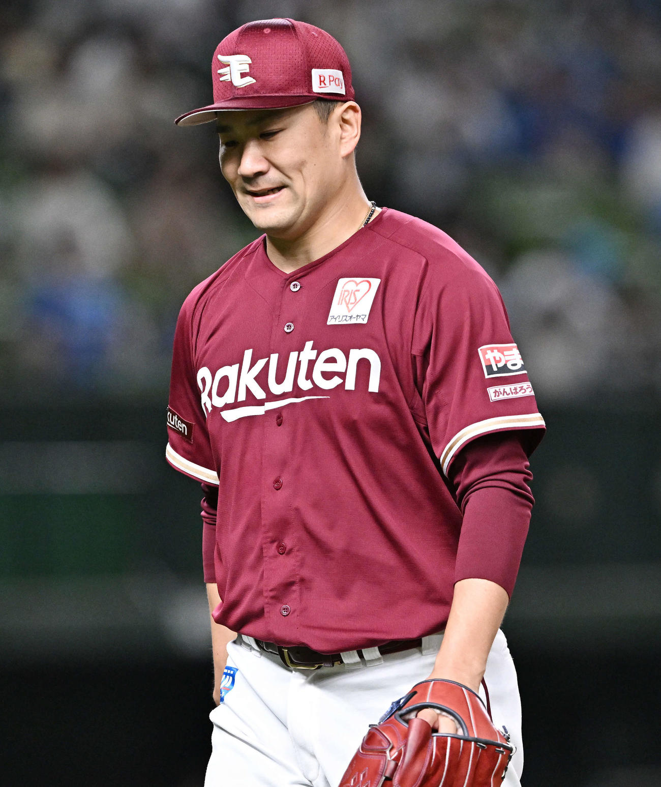 西武対楽天　5回裏を投げ終え浮かない表情でベンチへ引き揚げる楽天先発の田中将（撮影・滝沢徹郎）