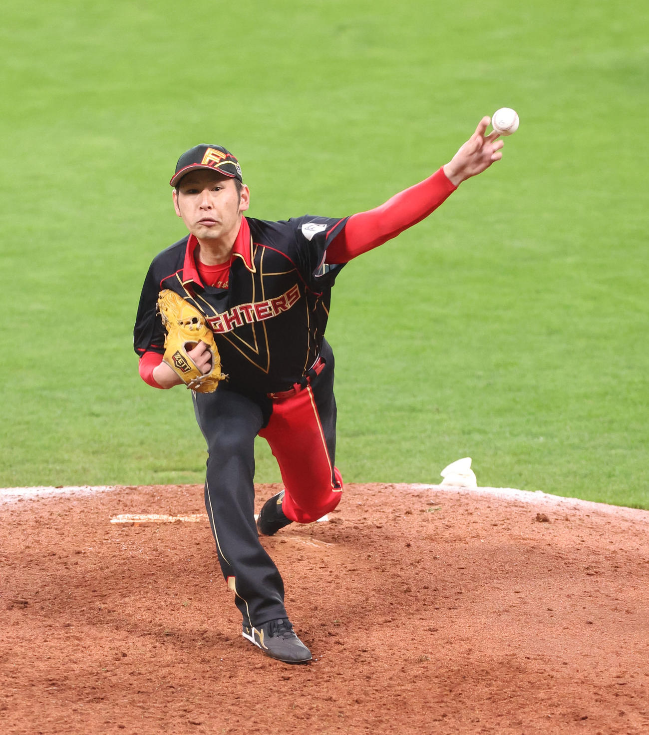 日本ハム対ロッテ　力投する日本ハム先発の加藤貴（撮影・佐藤翔太）