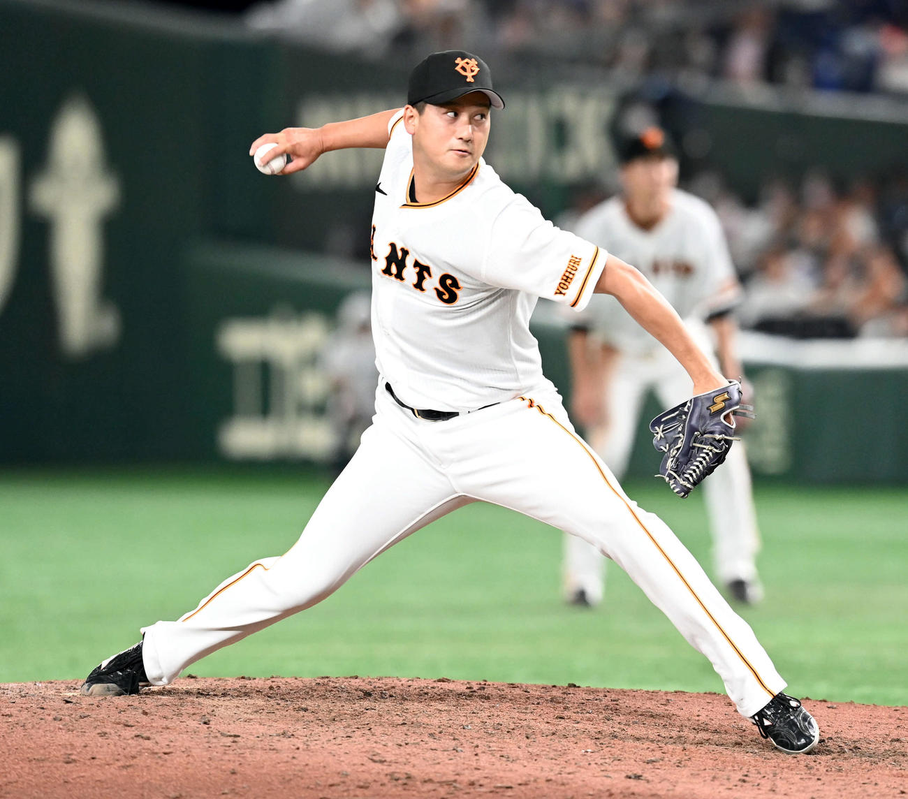 巨人対広島　10回からマウンドに上がった巨人三上（撮影・たえ見朱実）