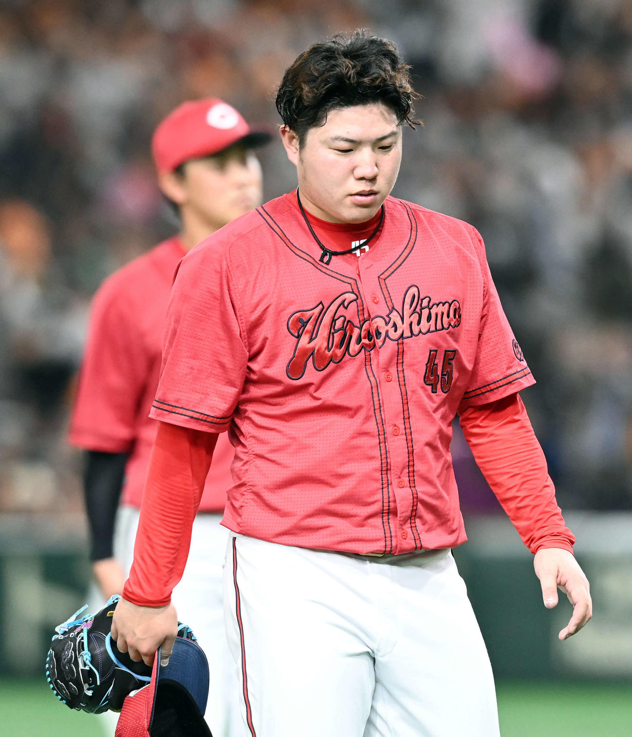 巨人対広島　12回裏巨人2死満塁、ブリンソンにサヨナラ打を浴びて引き揚げる松本（撮影・たえ見朱実）