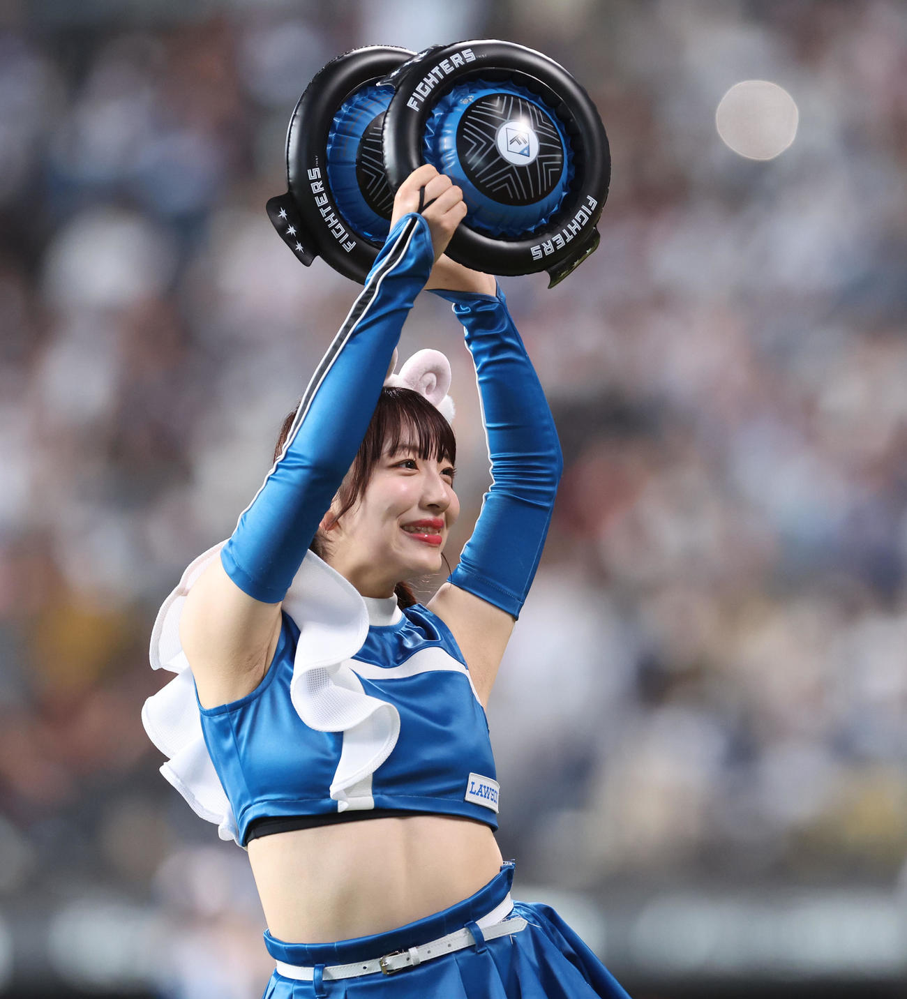 日本ハム対ロッテ　「ジンギスカンダンス」を踊るファイターズガール（撮影・佐藤翔太）