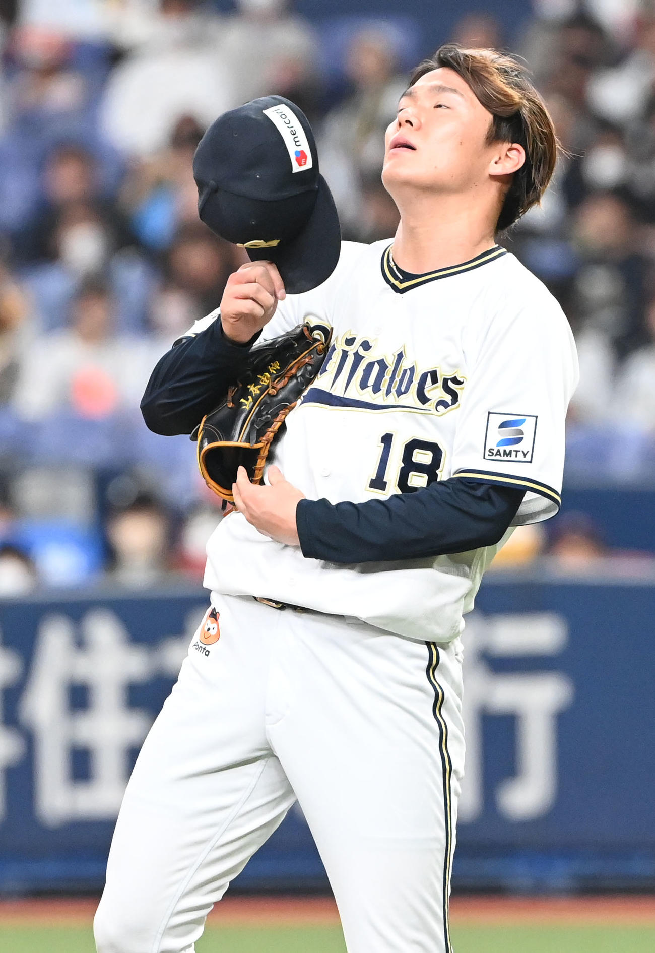 オリックス対ソフトバンク　3回に3失点し頬を膨らませるオリックス山本（撮影・和賀正仁）