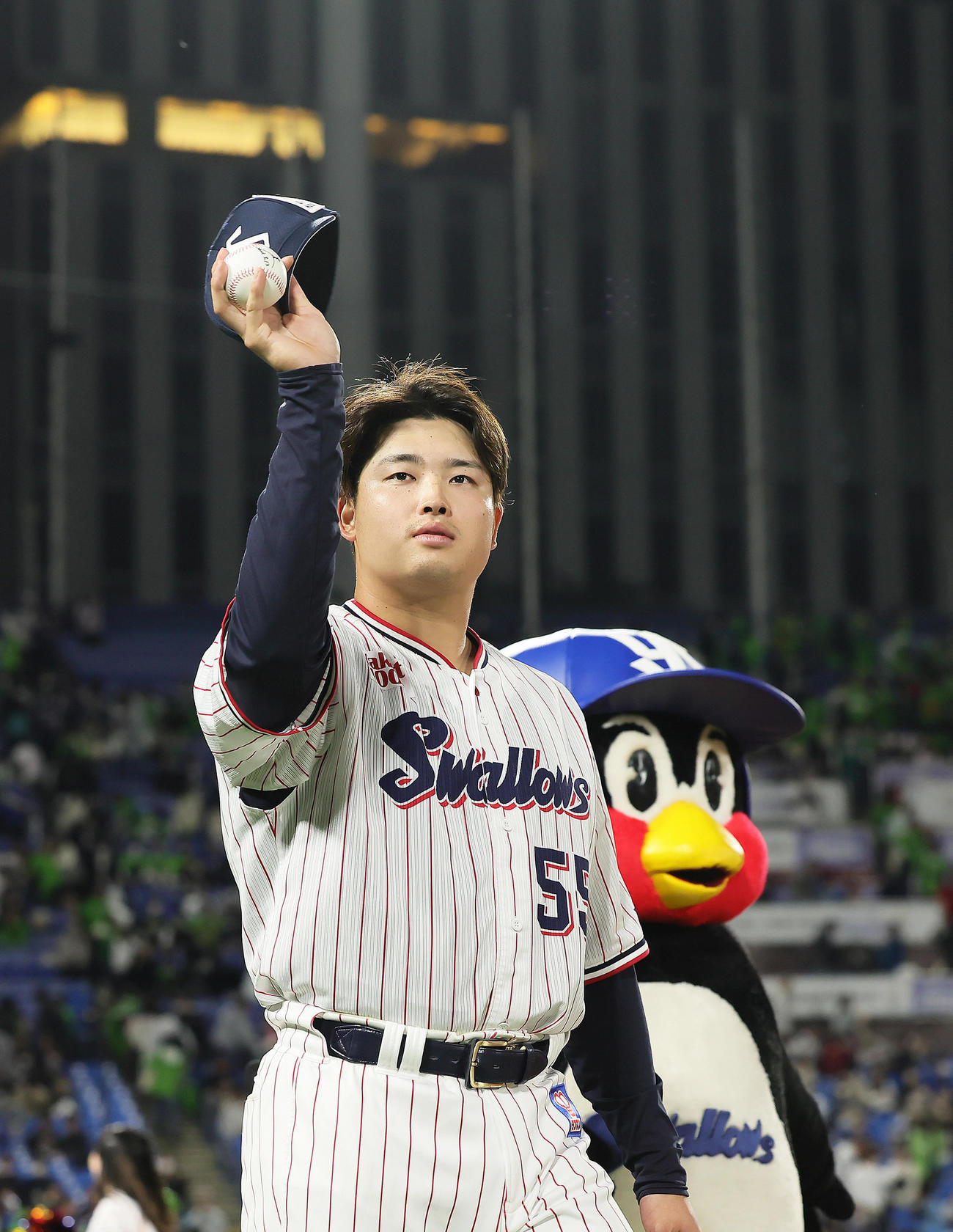 ヤクルト対中日　2本の2点本塁打の活躍を見せたヤクルト村上（撮影・足立雅史）
