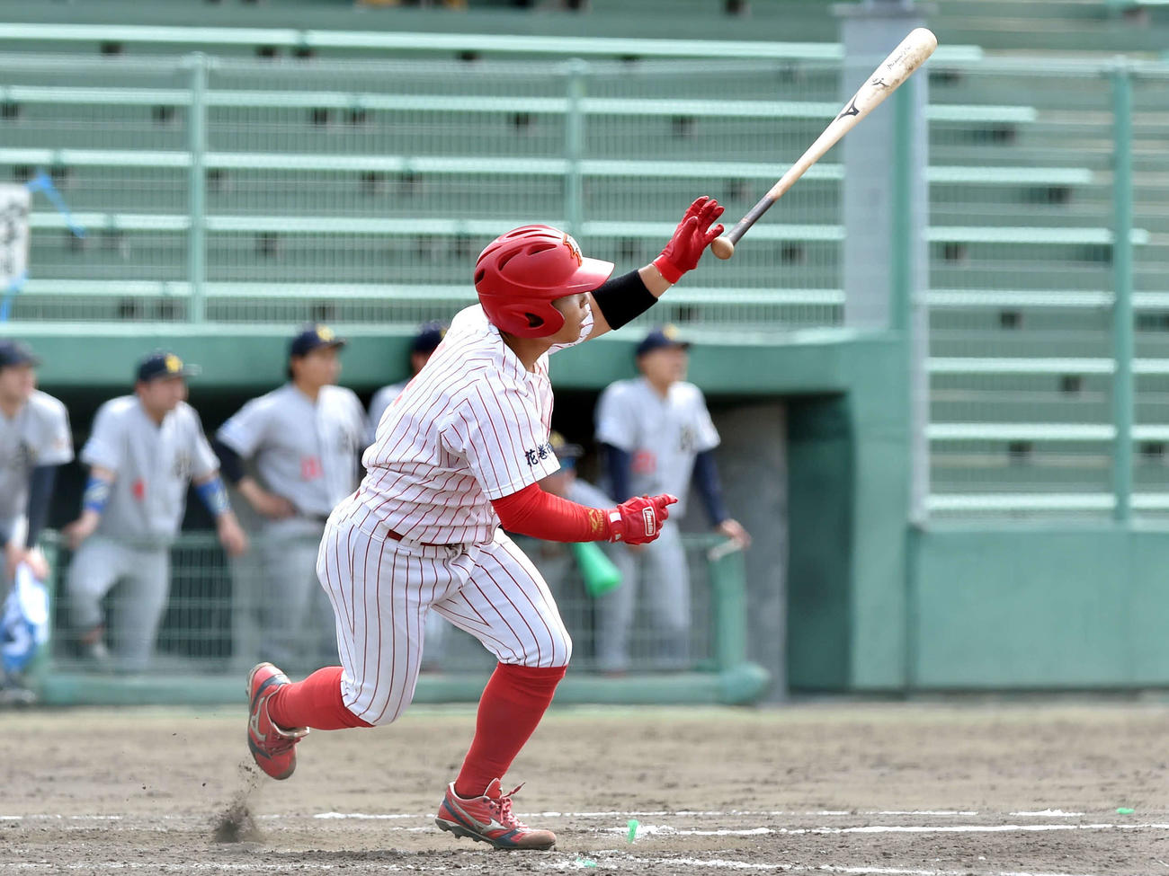 3回、3点適時二塁打を放つ松尾