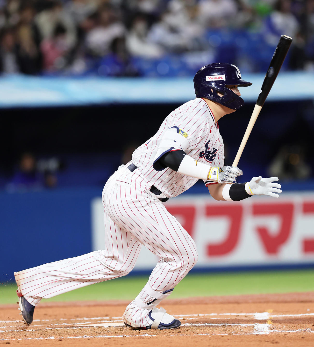 ヤクルト対中日　6回裏ヤクルト無死、右前打を放つ村上（撮影・足立雅史）