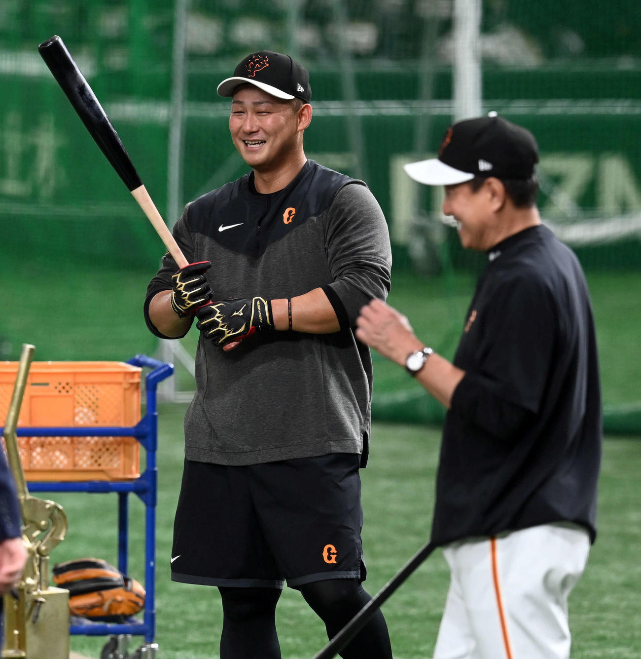 巨人対広島　1軍に合流し原監督と談笑するた巨人中田（撮影・たえ見朱実）