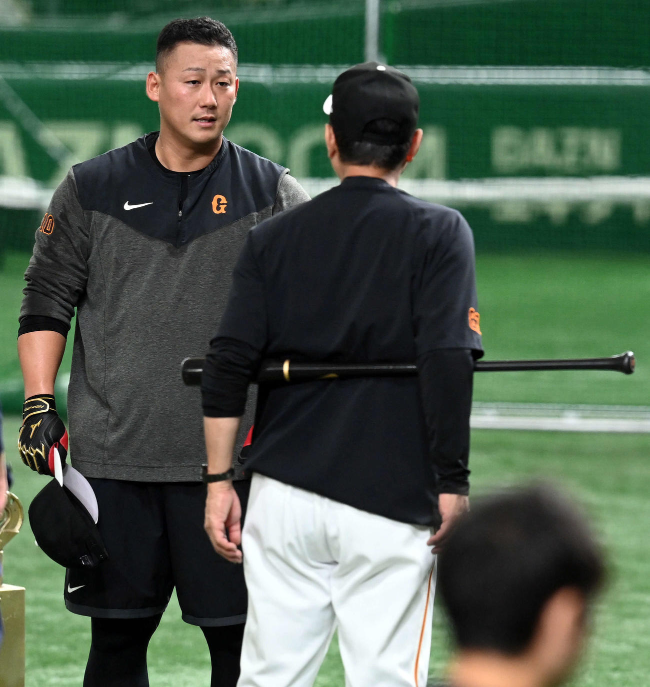 巨人対広島　1軍に合流した巨人中田は、原監督と話をする（撮影・たえ見朱実）