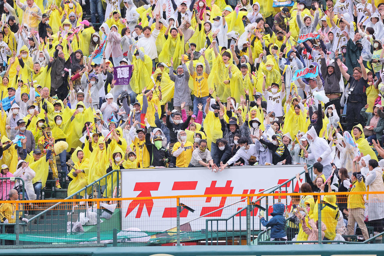 阪神対DeNA 1回裏阪神2死一、二塁、佐藤輝の左越え先制3点本塁打の着弾点（撮影・上田博志）