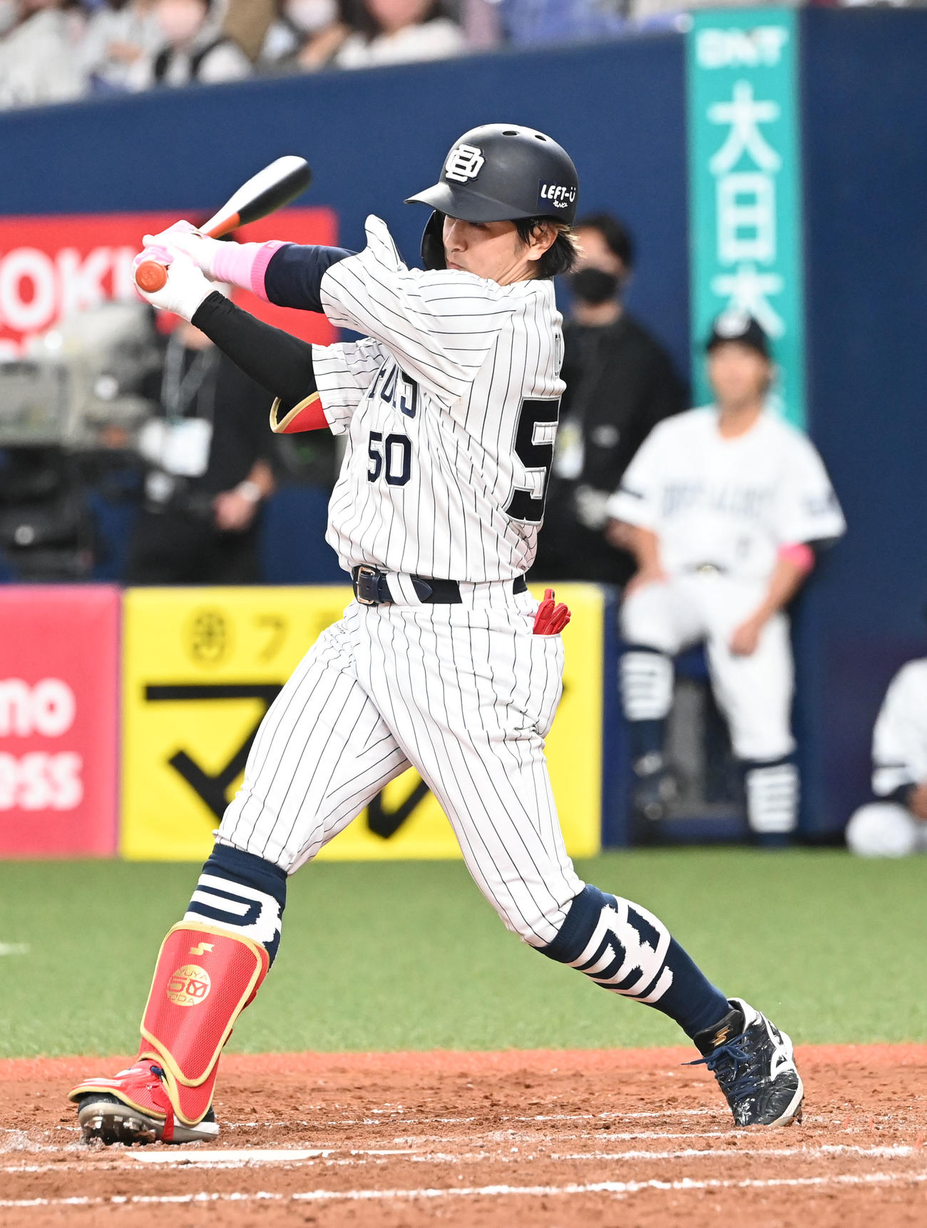 オリックス対ソフトバンク　4回裏オリックス2死二塁、左越え2点本塁打を放つ小田（撮影・和賀正仁）
