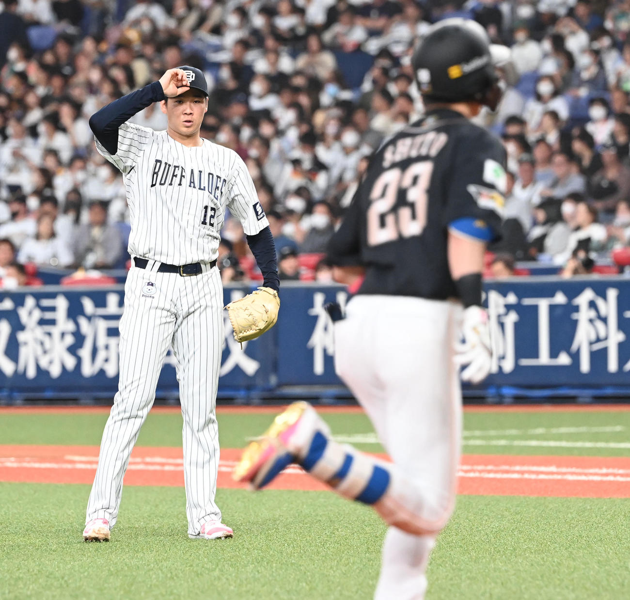 オリックス対ソフトバンク　5回表ソフトバンク1死、周東にソロ本塁打を浴びる山下（撮影・和賀正仁）