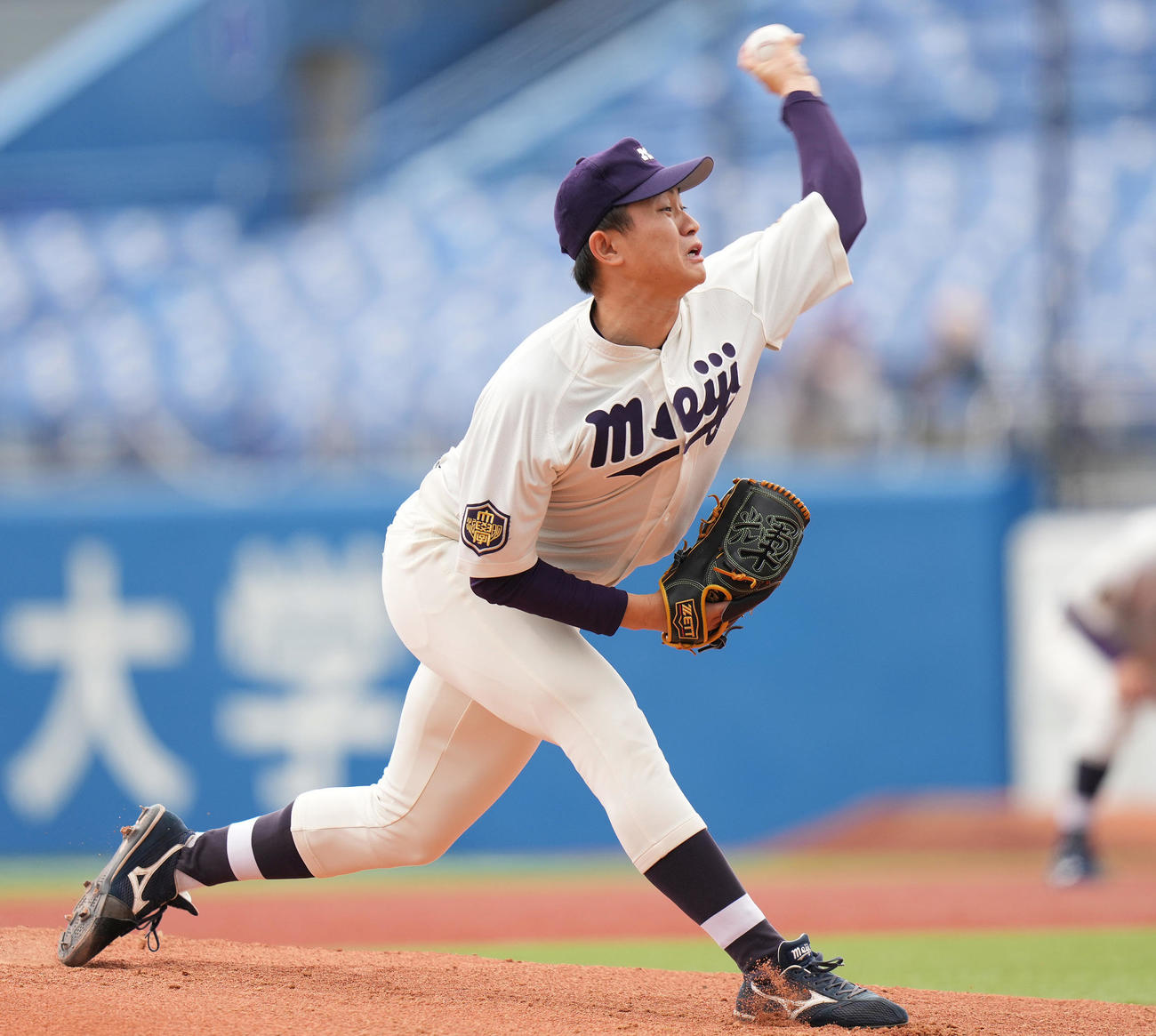 早大対明大　先発し力投する明大・石原（撮影・鈴木みどり）