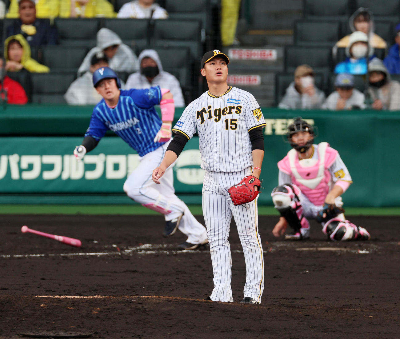 阪神対DeNA 3回表DeNA無死、西純は牧に左中間越えソロ本塁打を被弾（撮影・加藤哉）