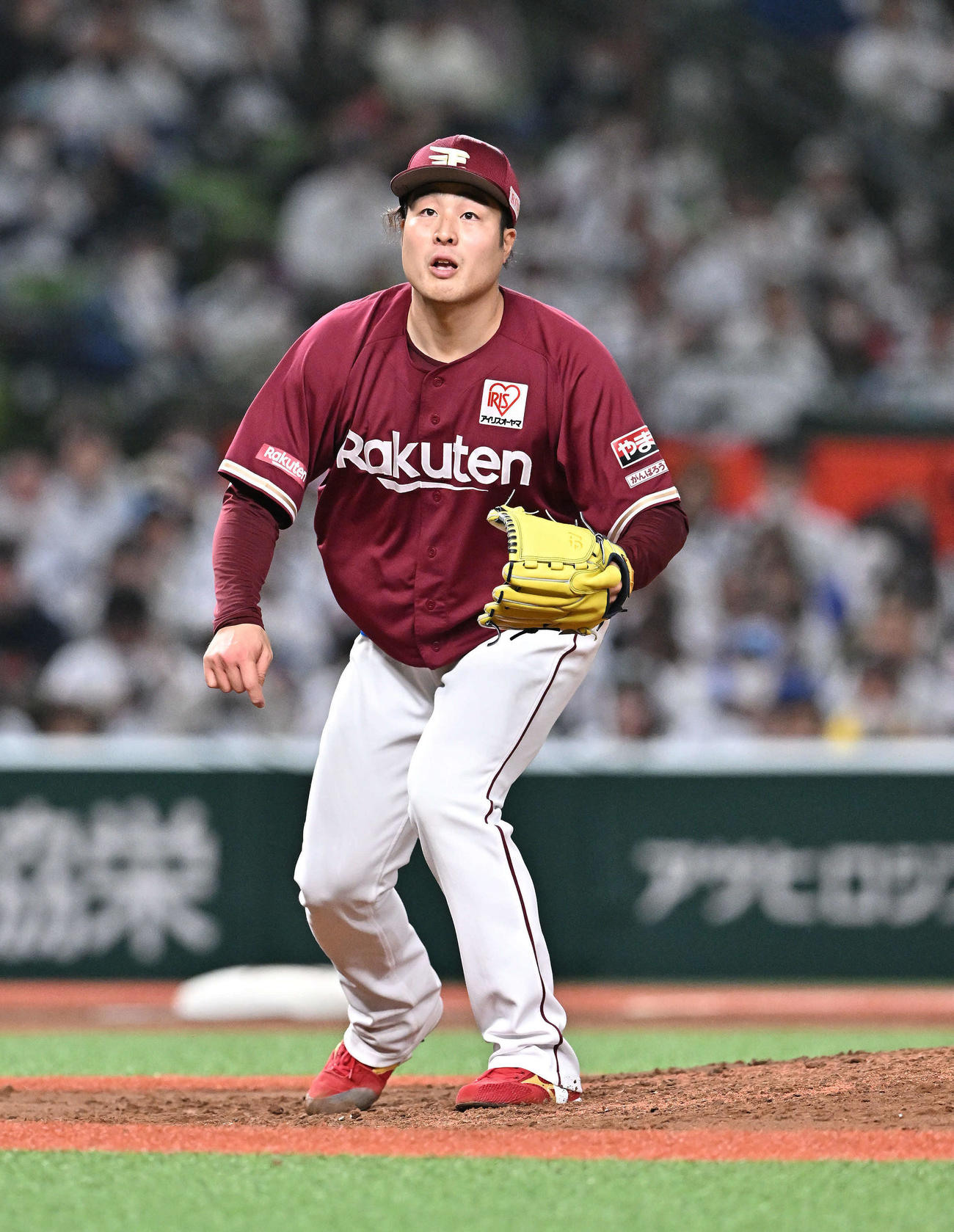 西武対楽天　9回裏西武1死一塁、代打平沼に右前打を浴びる滝中（撮影・滝沢徹郎）