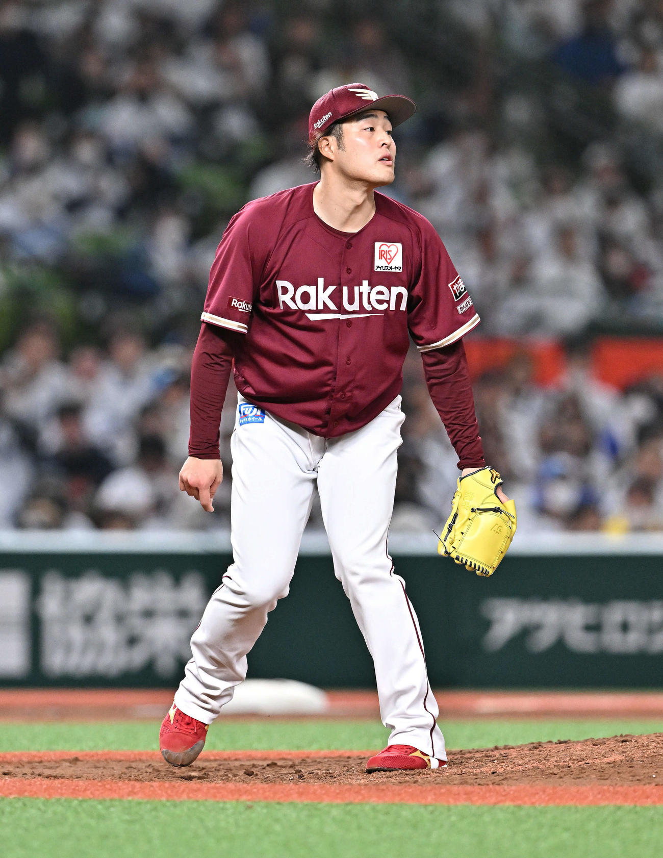西武対楽天　9回裏西武1死一塁、代打平沼に右前打を浴びる滝中（撮影・滝沢徹郎）