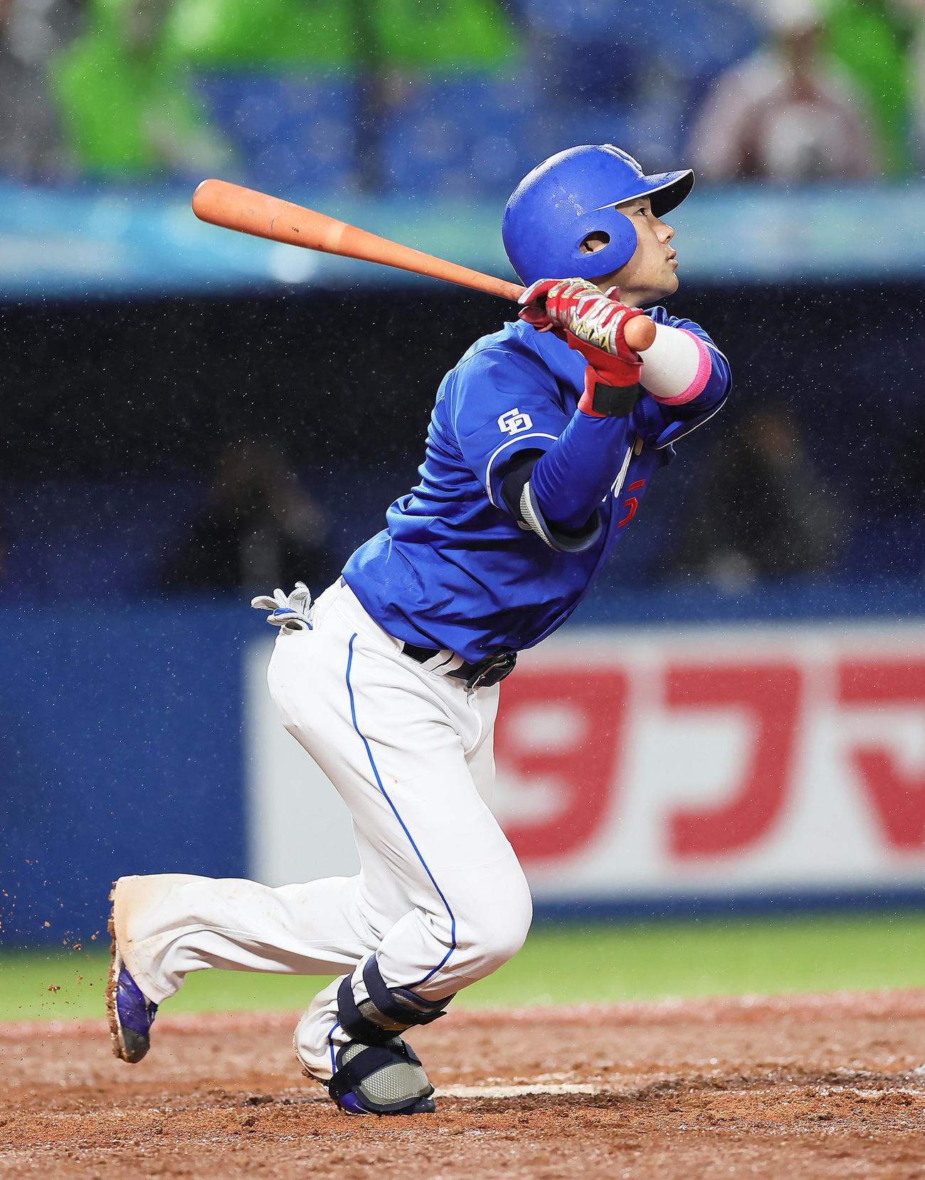 ヤクルト対中日　8回表中日無死満塁、村松は右越え満塁本塁打を放つ（撮影・足立雅史）