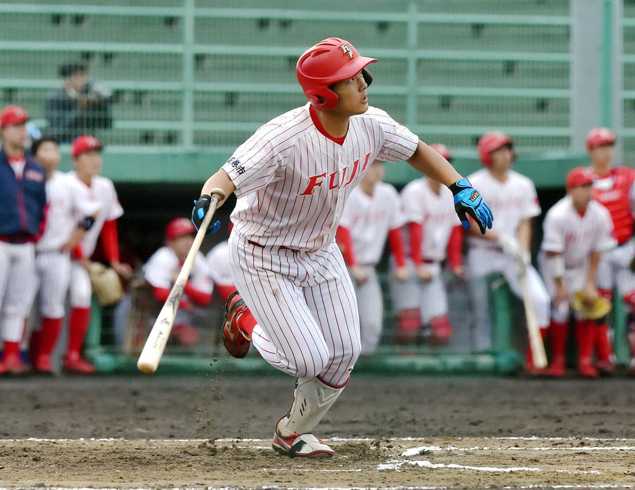 富士大対青森大　1回表富士大2死二塁、先制の右越え2点本塁打を放つ渡辺悠（撮影・相沢孔志）