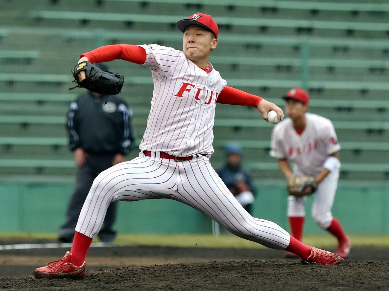 富士大対青森大　力投する富士大・木下（撮影・相沢孔志）