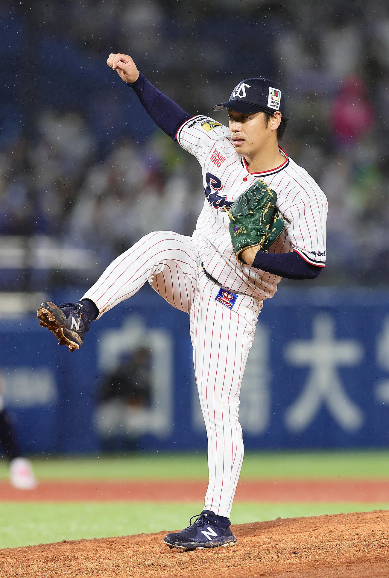 ヤクルト対中日　力投するヤクルト先発の小川（撮影・足立雅史）