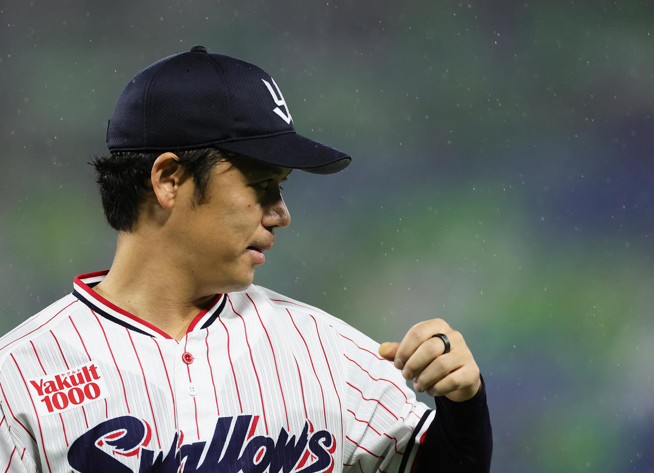 ヤクルト対中日　7回表中日の攻撃を3者凡退で終えたヤクルト小川（撮影・足立雅史）